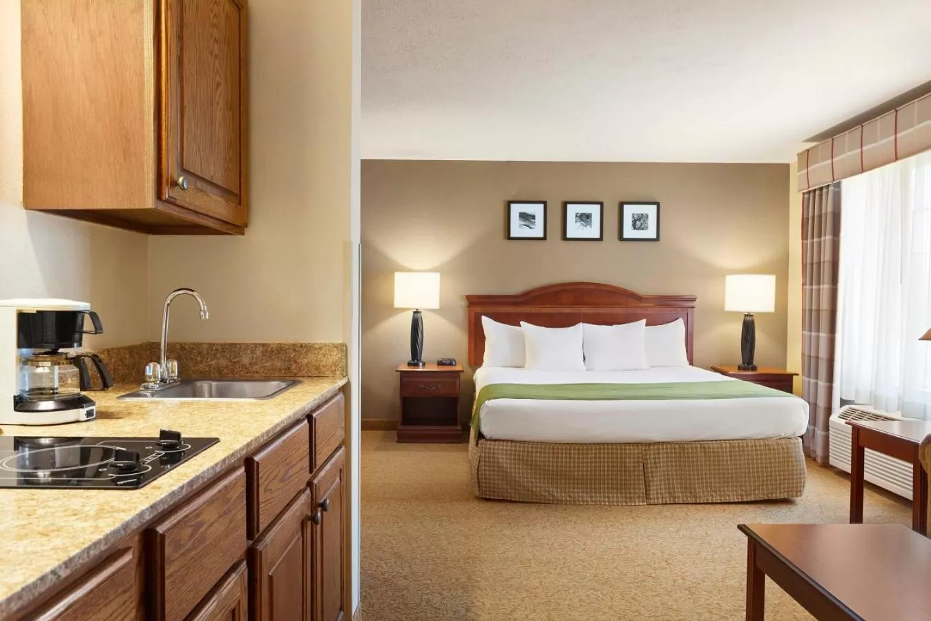 Bedroom, Bed in Country Inn & Suites by Radisson, Paducah, KY
