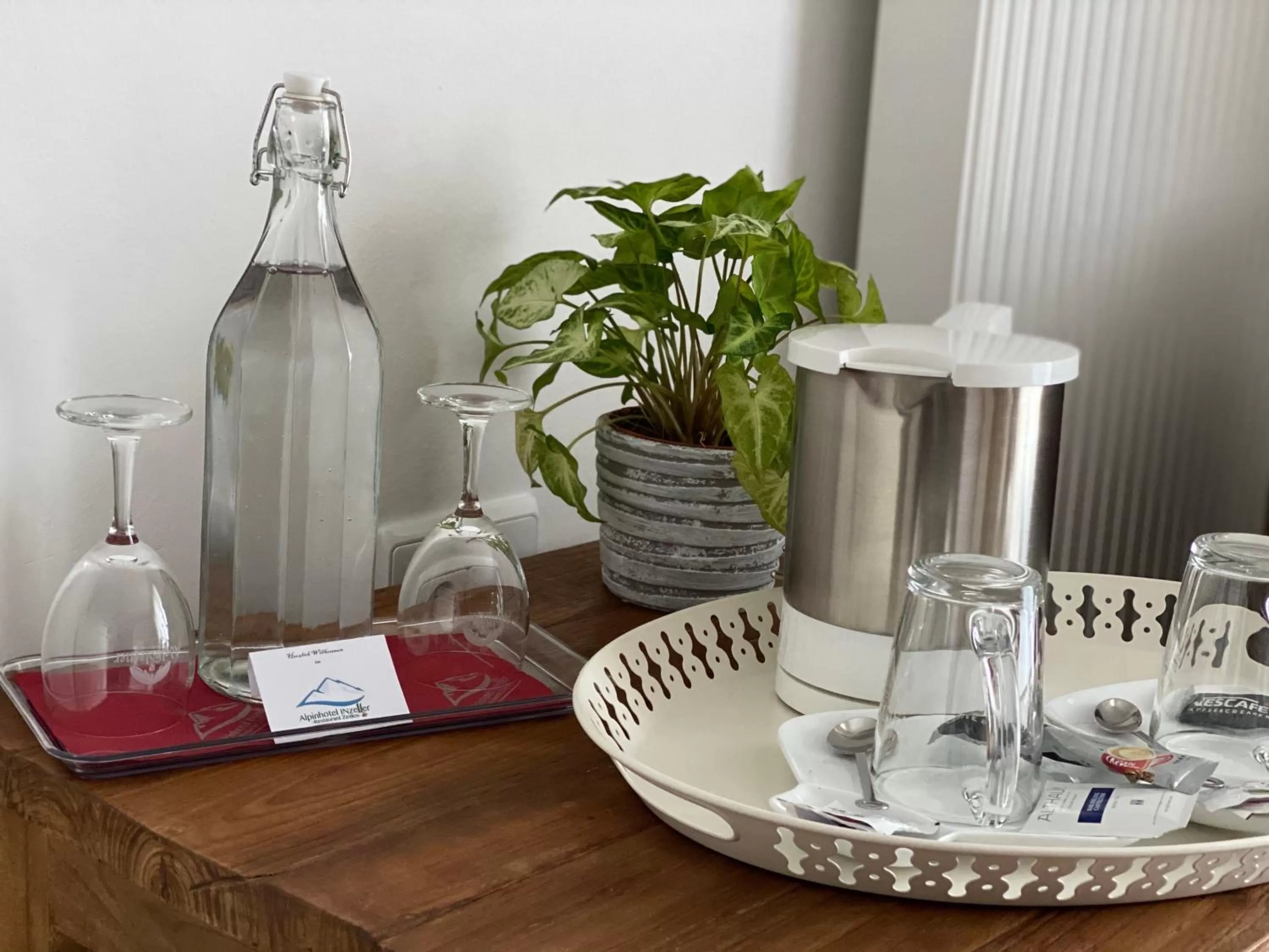 Coffee/tea facilities in Alpinhotel INzeller