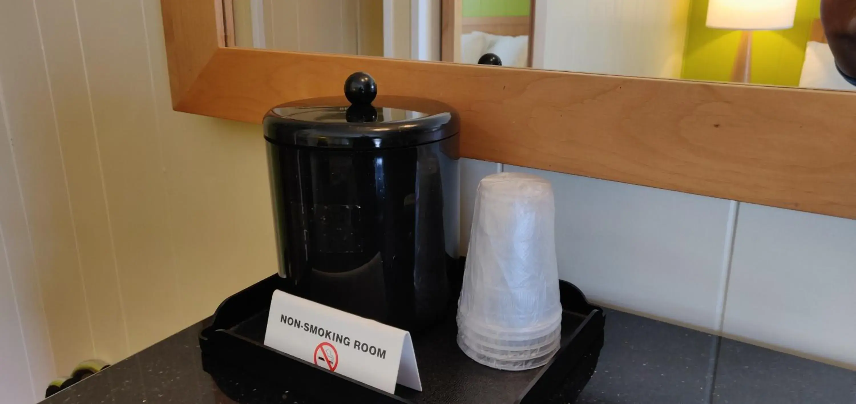Coffee/tea facilities in Pinebrook Motel