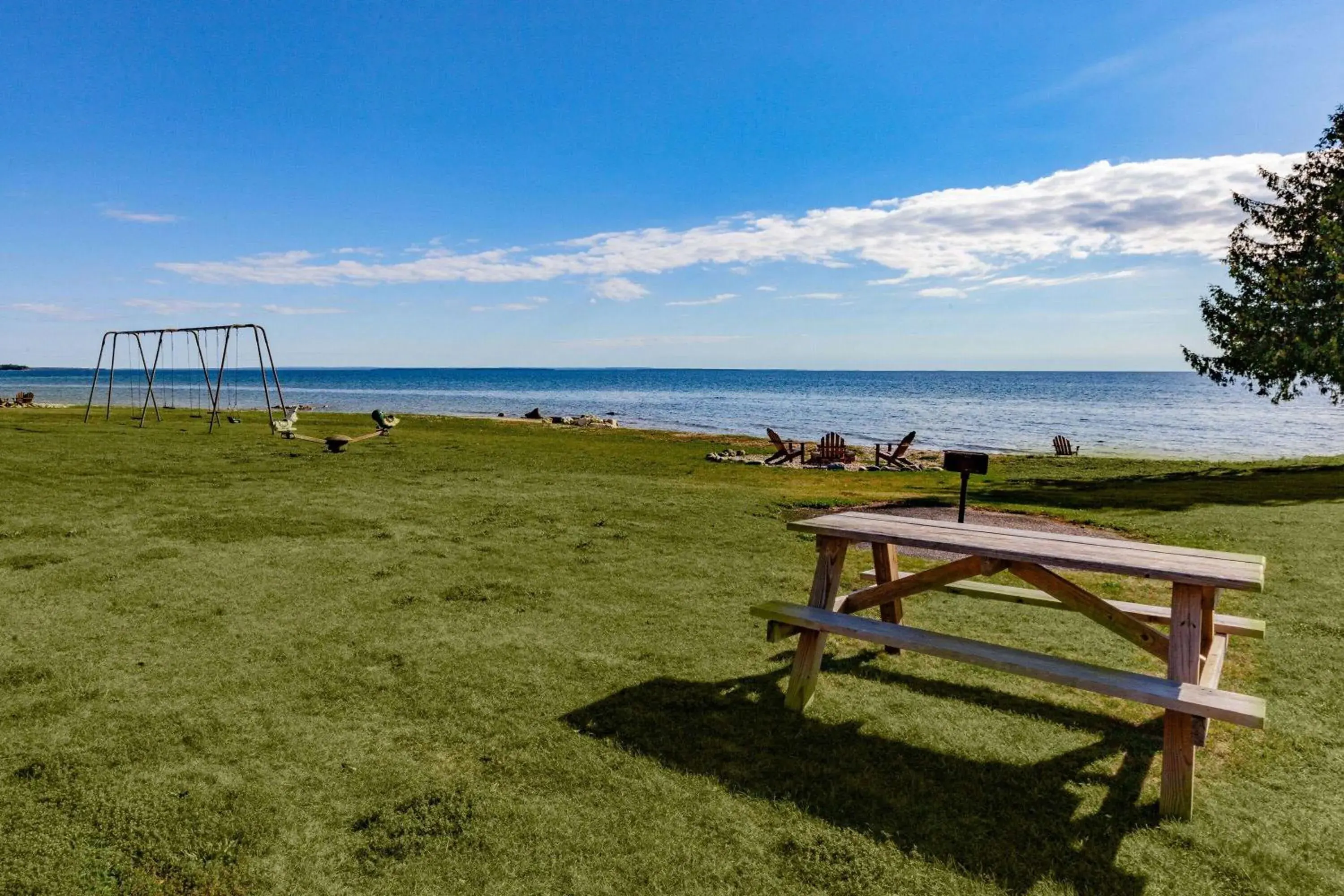 Day, Beach in Days Inn & Suites by Wyndham St. Ignace Lakefront