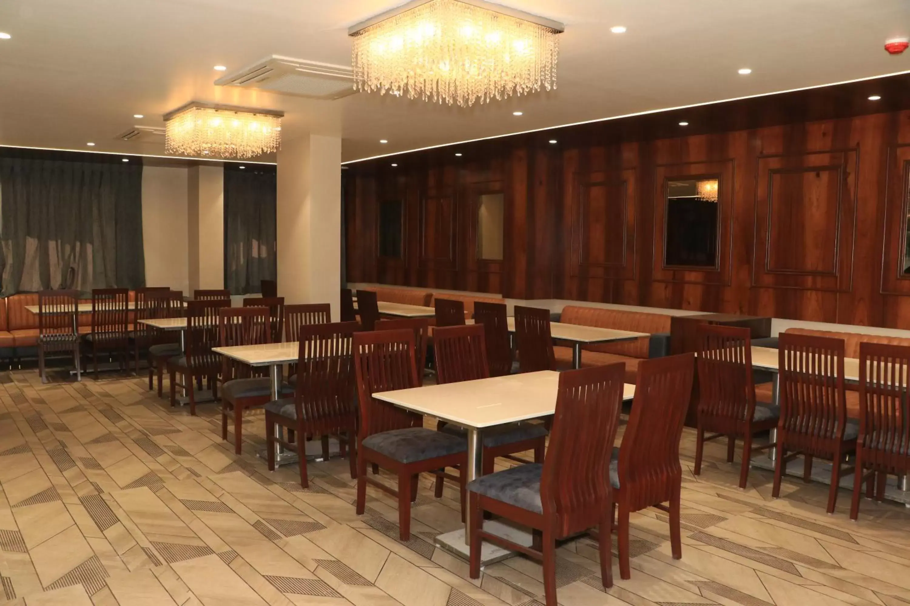 Restaurant/places to eat in Hotel Rudra Royals Restaurant/places to eat in Hotel Rudra Royals