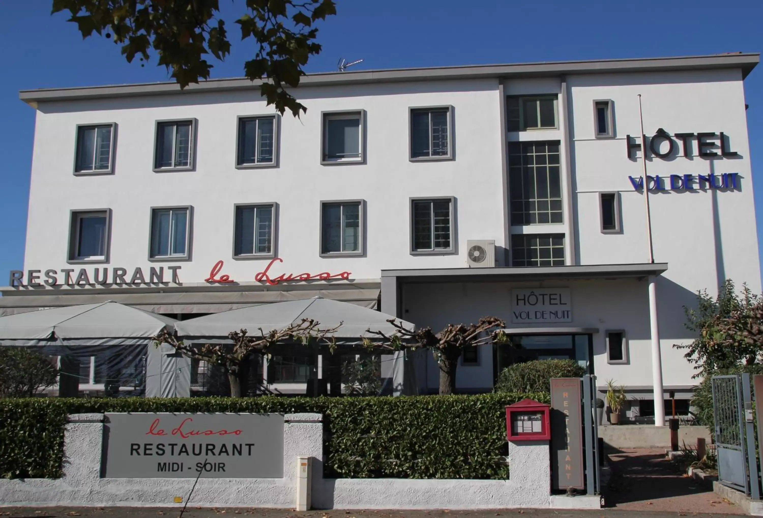 Facade/entrance, Property Building in Hôtel Vol de Nuit Purpan