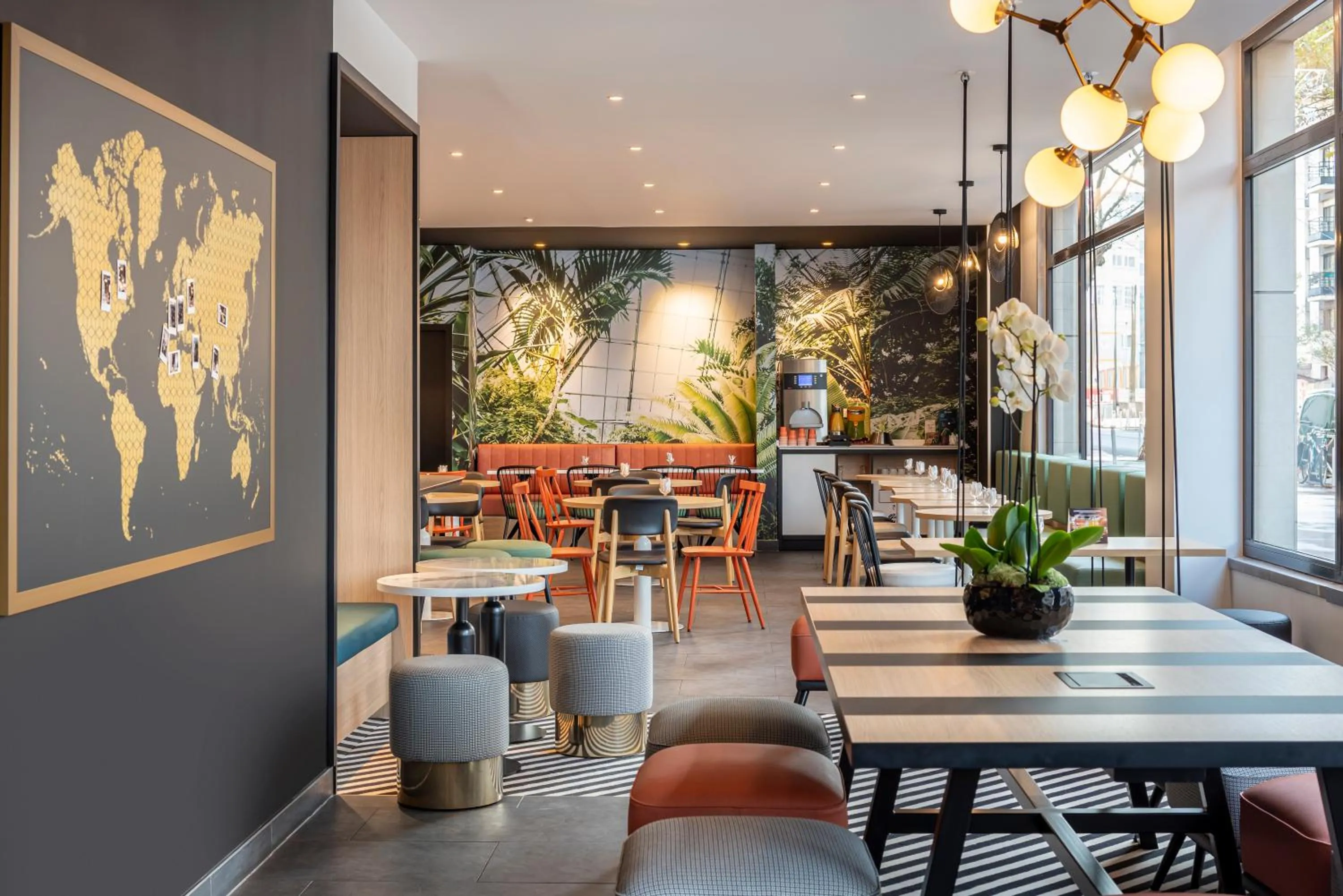Dining area in Aparthotel Adagio Paris Montrouge