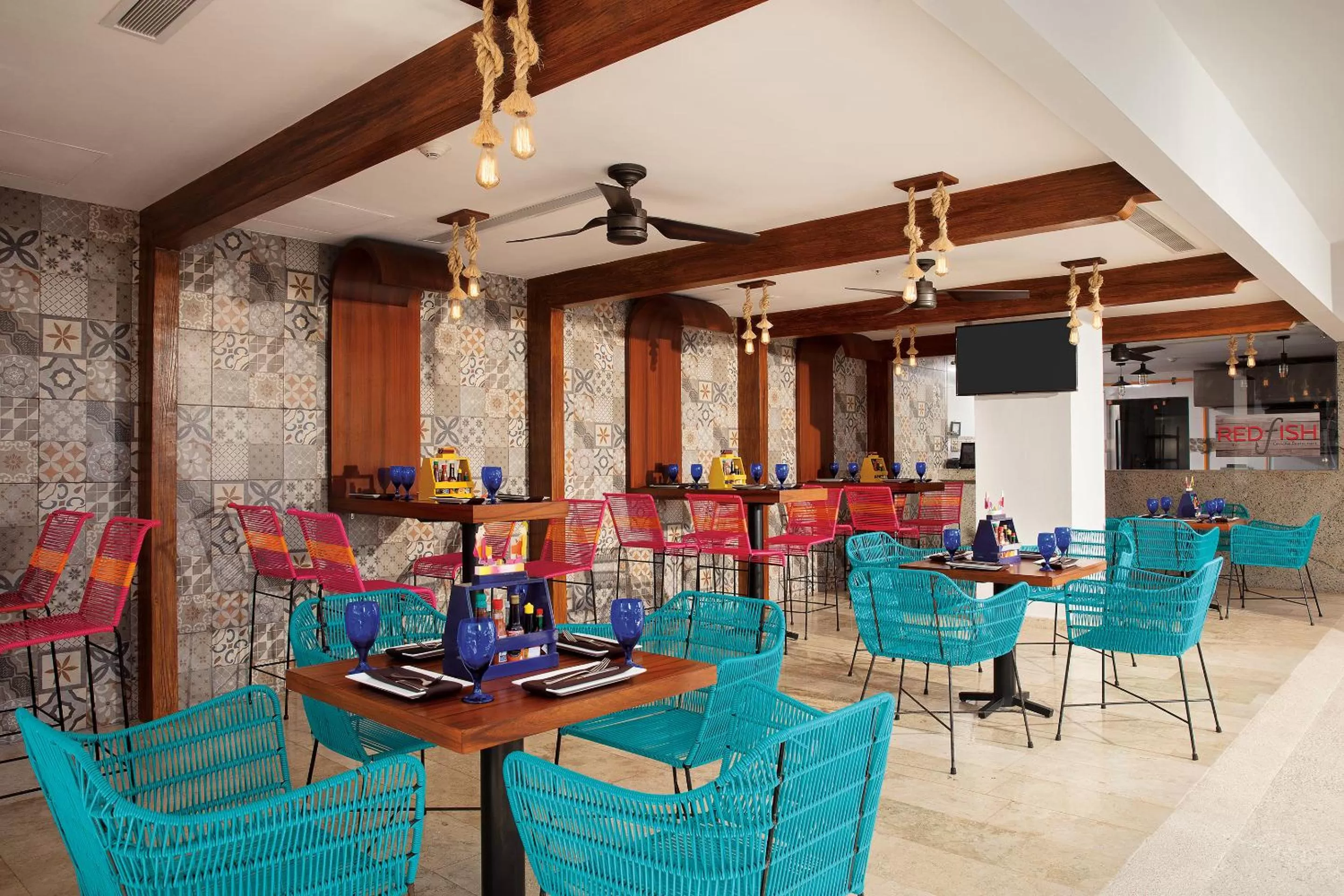 Food and drinks in Krystal Grand Cancun All Inclusive
