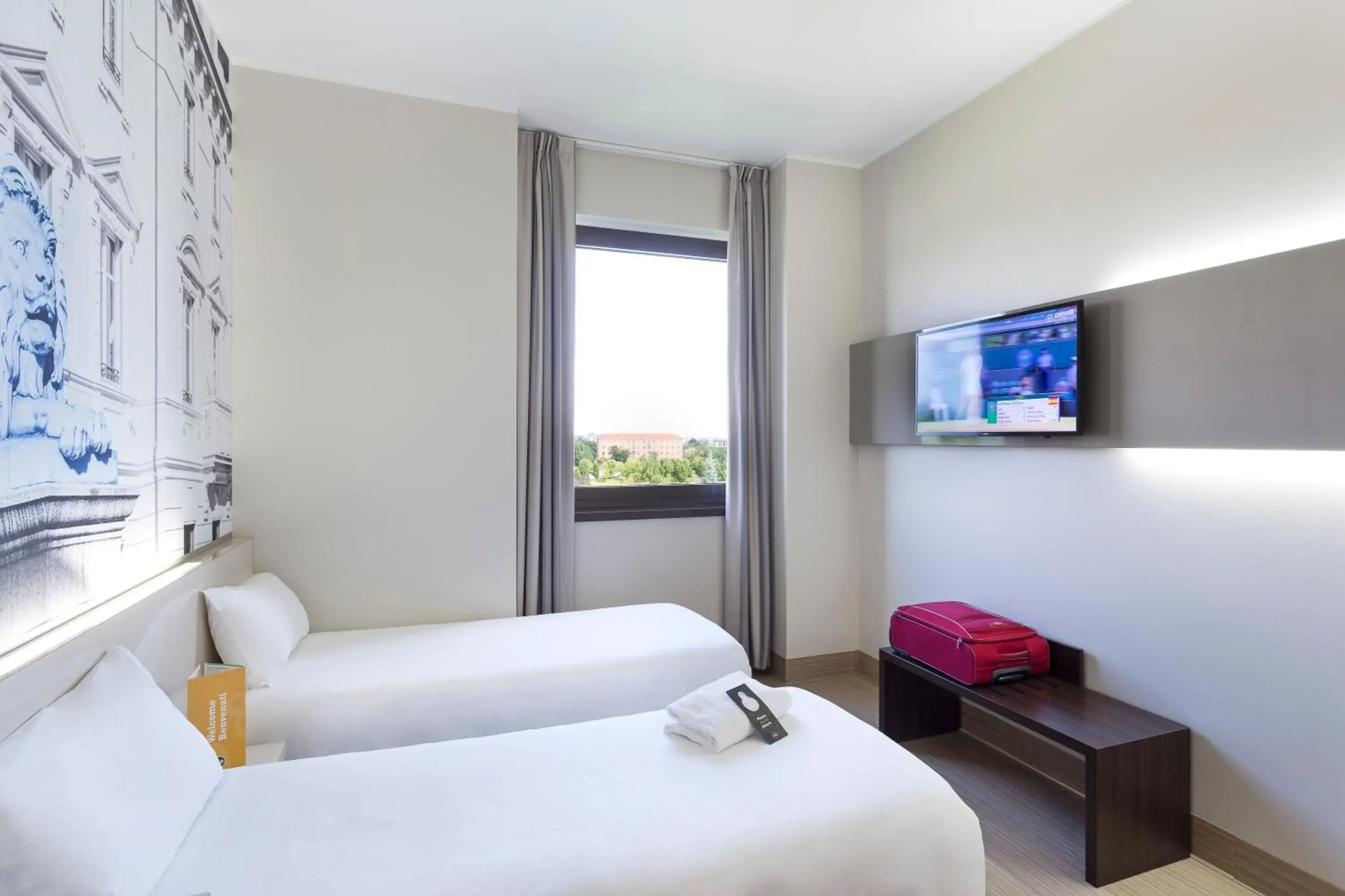 TV and multimedia in B&B Hotel Milano-Monza