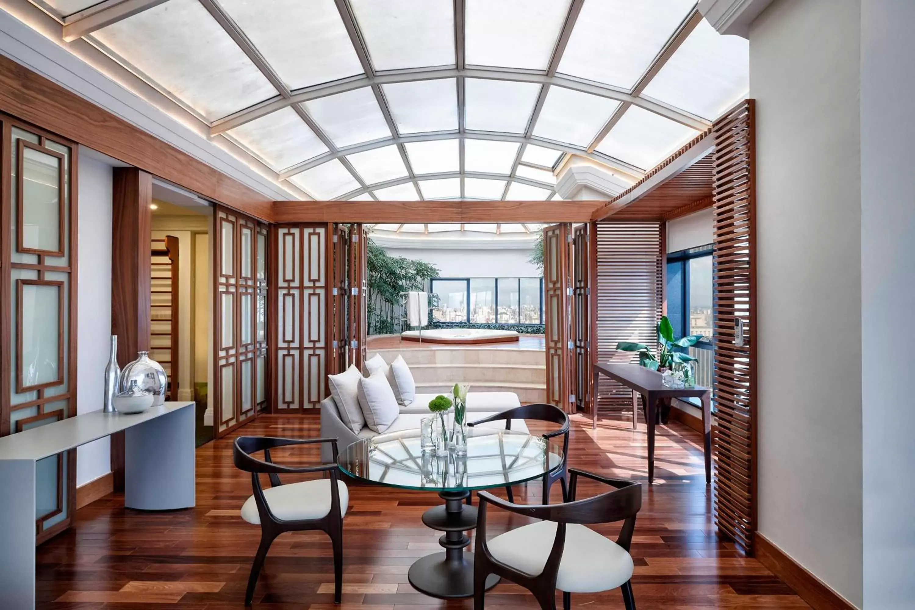 Photo of the whole room, Seating Area in Renaissance São Paulo Hotel