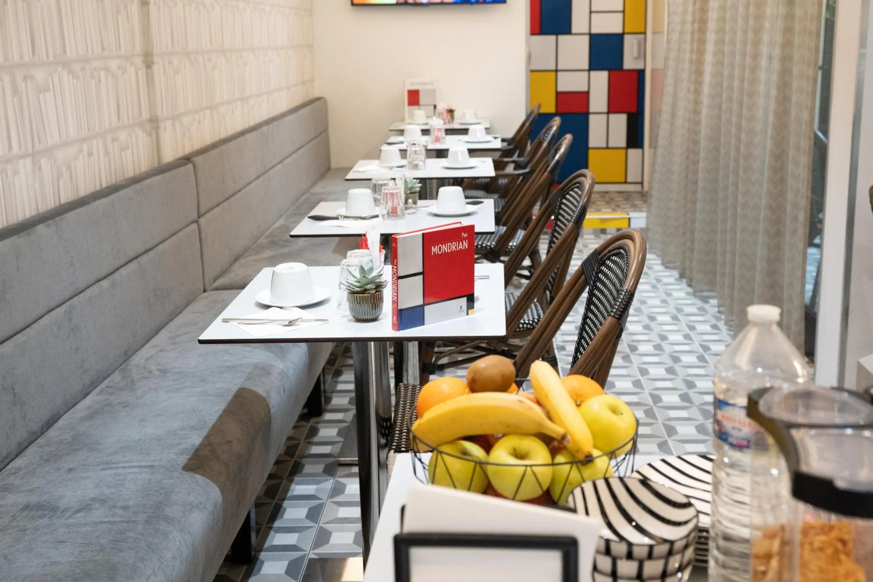 Restaurant/places to eat in Hôtel Du Mont Dore Batignolles