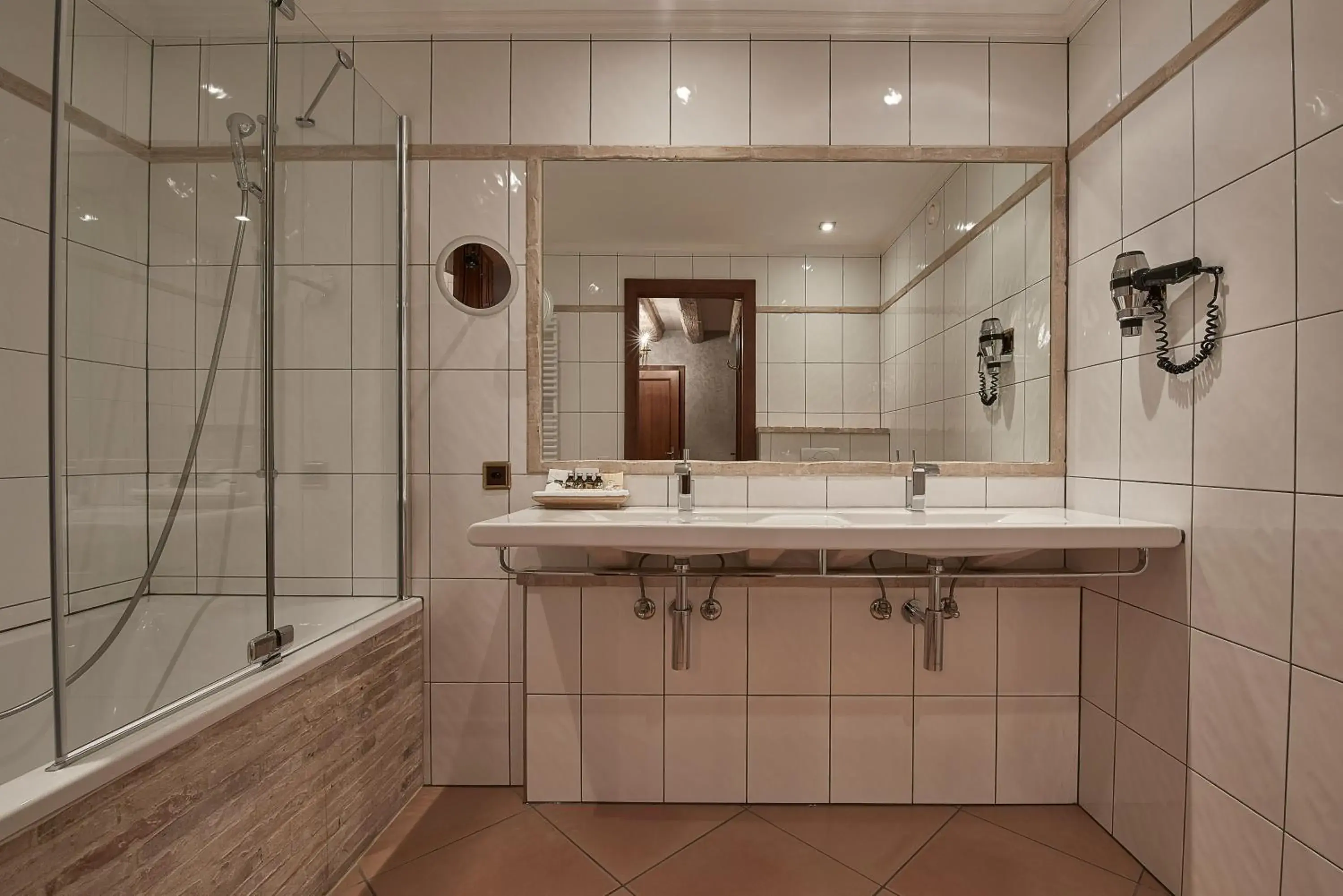 Photo of the whole room, Bathroom in Hotel d'Allèves