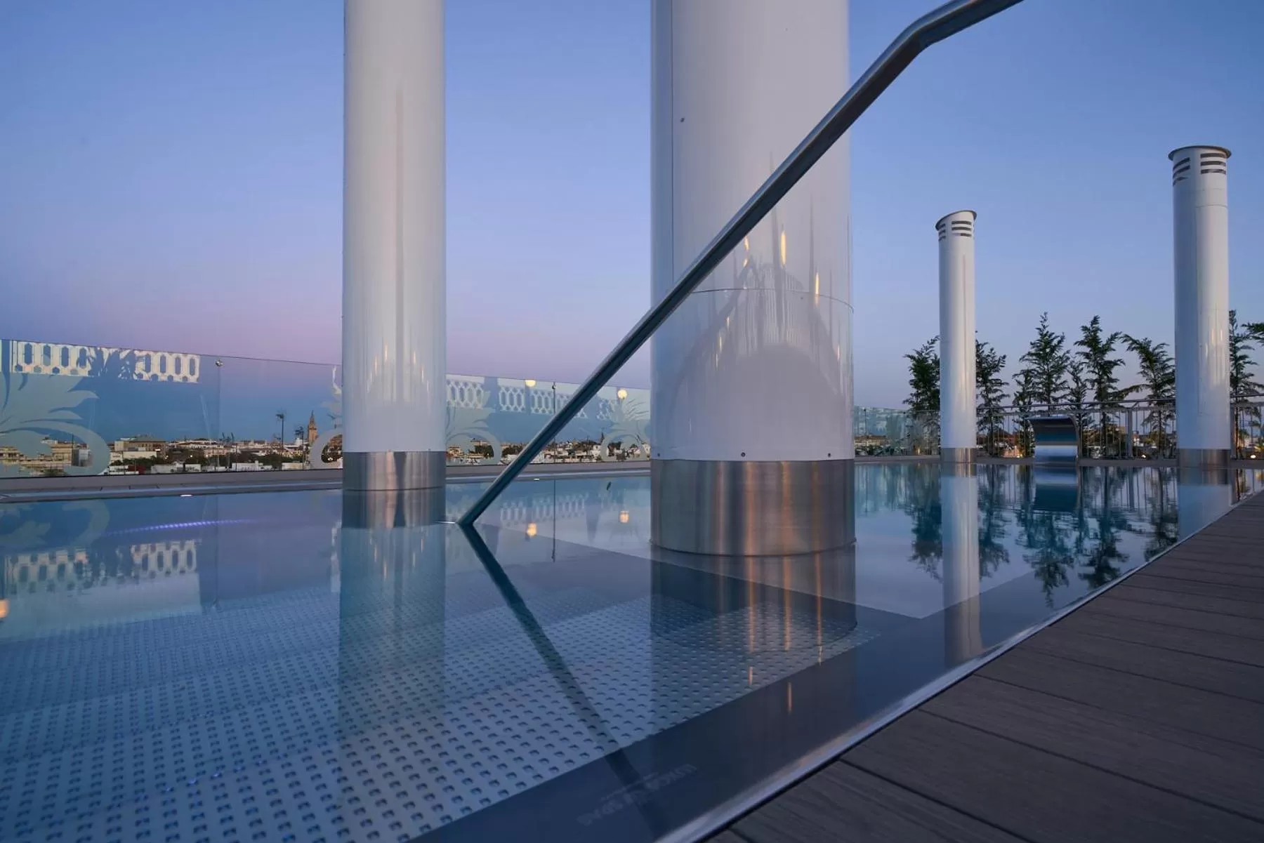 Swimming pool in Monte Triana