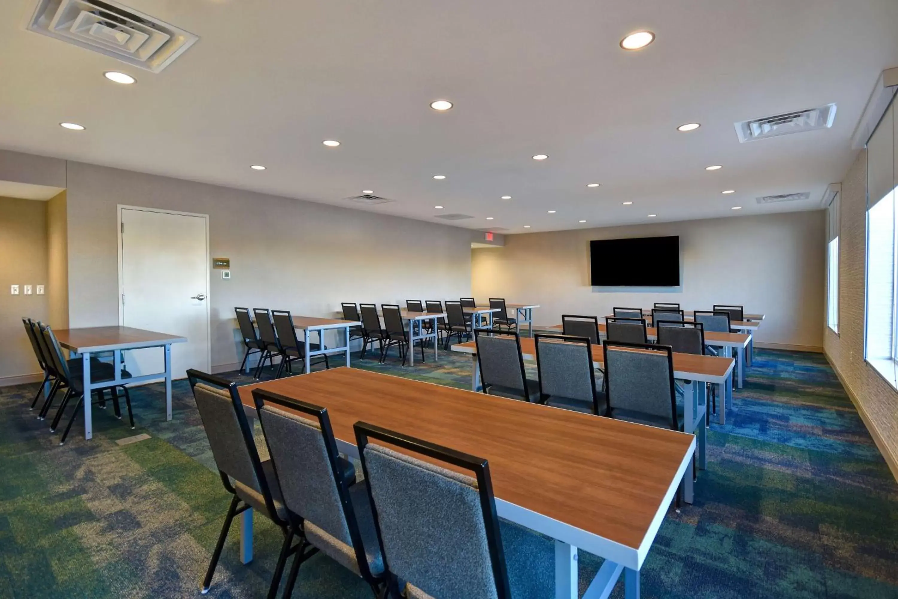 Meeting/conference room, Restaurant/Places to Eat in Home2 Suites By Hilton Odessa