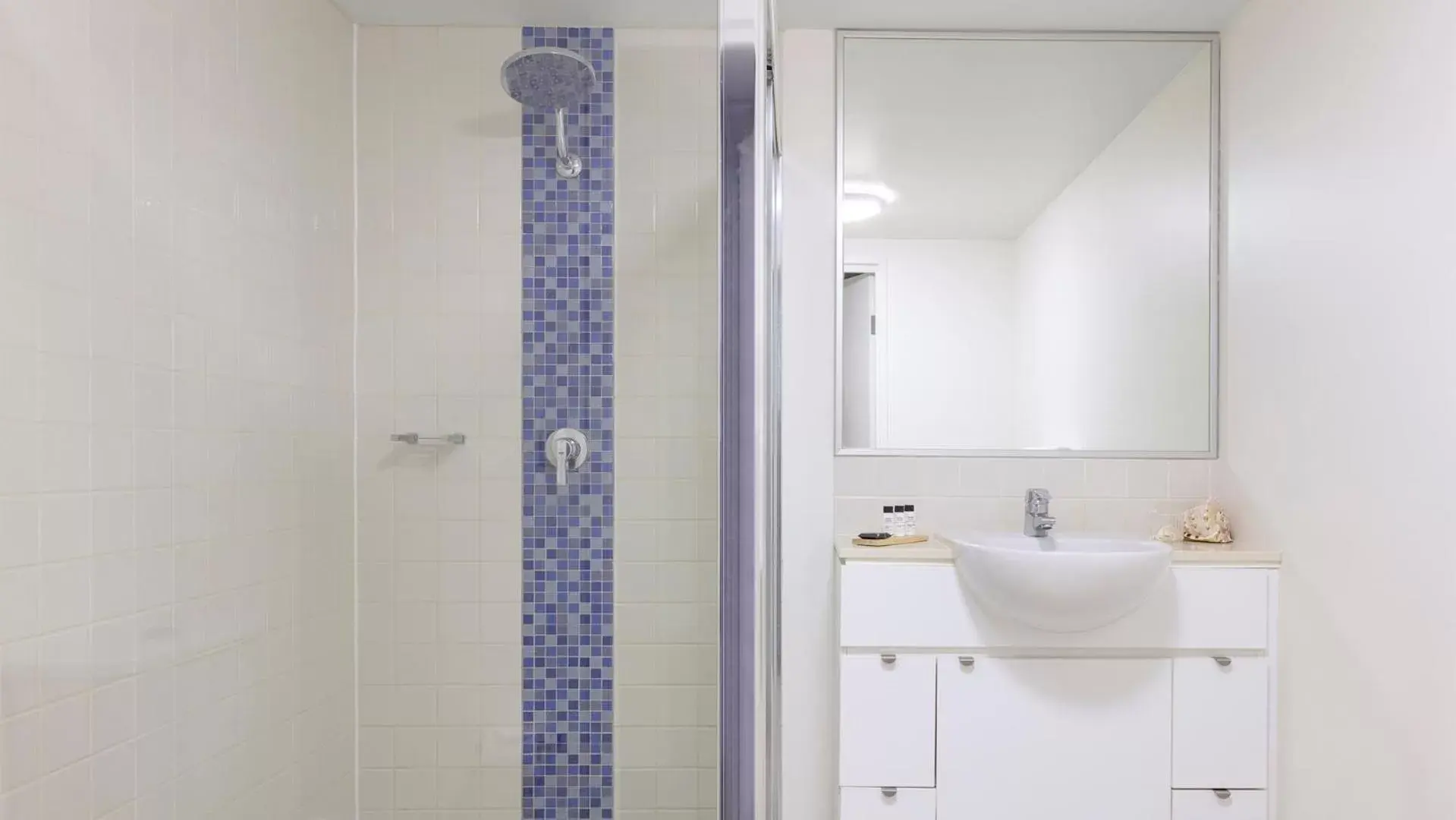 Shower, Bathroom in Oaks Brisbane Festival Suites