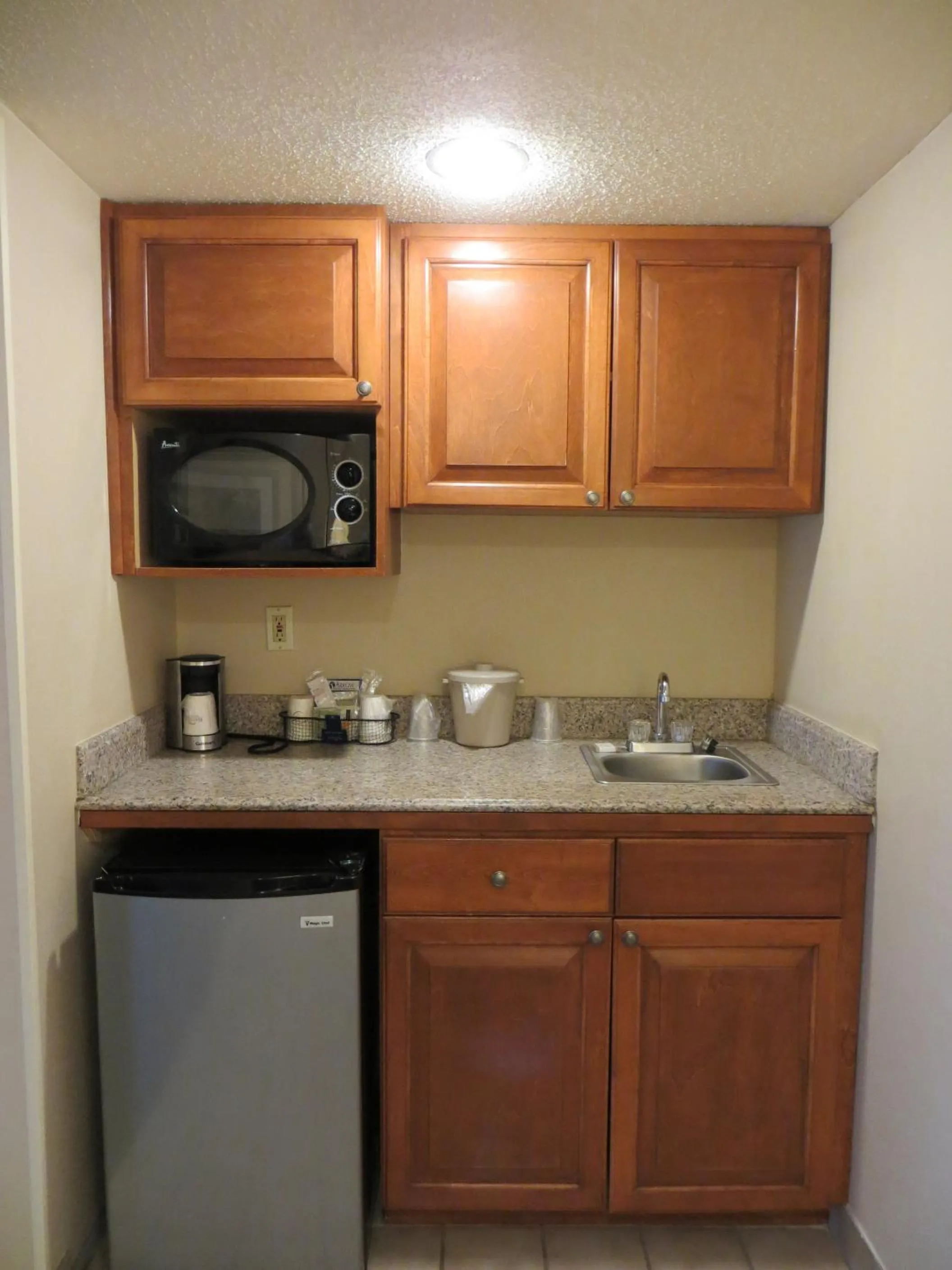 Kitchen or kitchenette in Staywell Inn