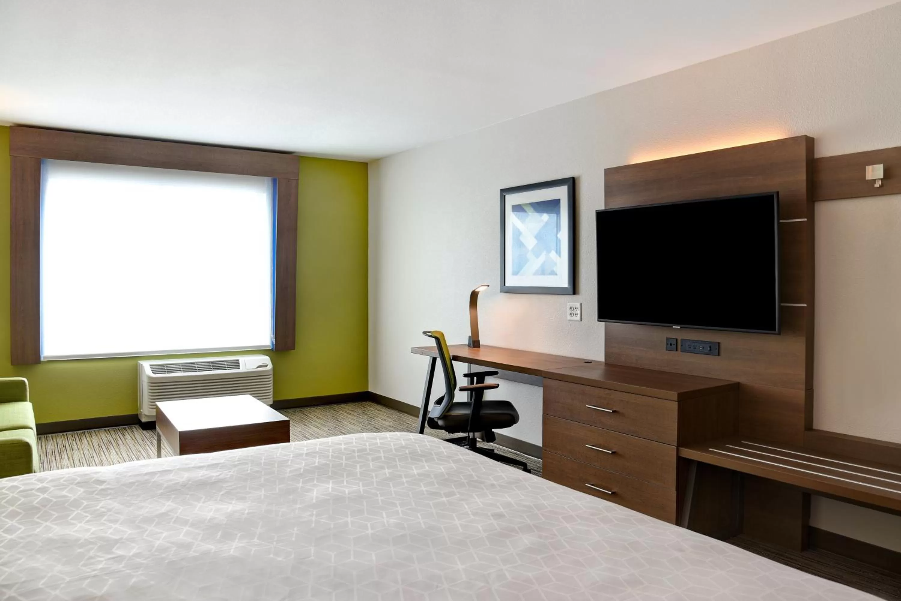 Photo of the whole room, Bed in Holiday Inn Express & Suites - Ottawa by IHG