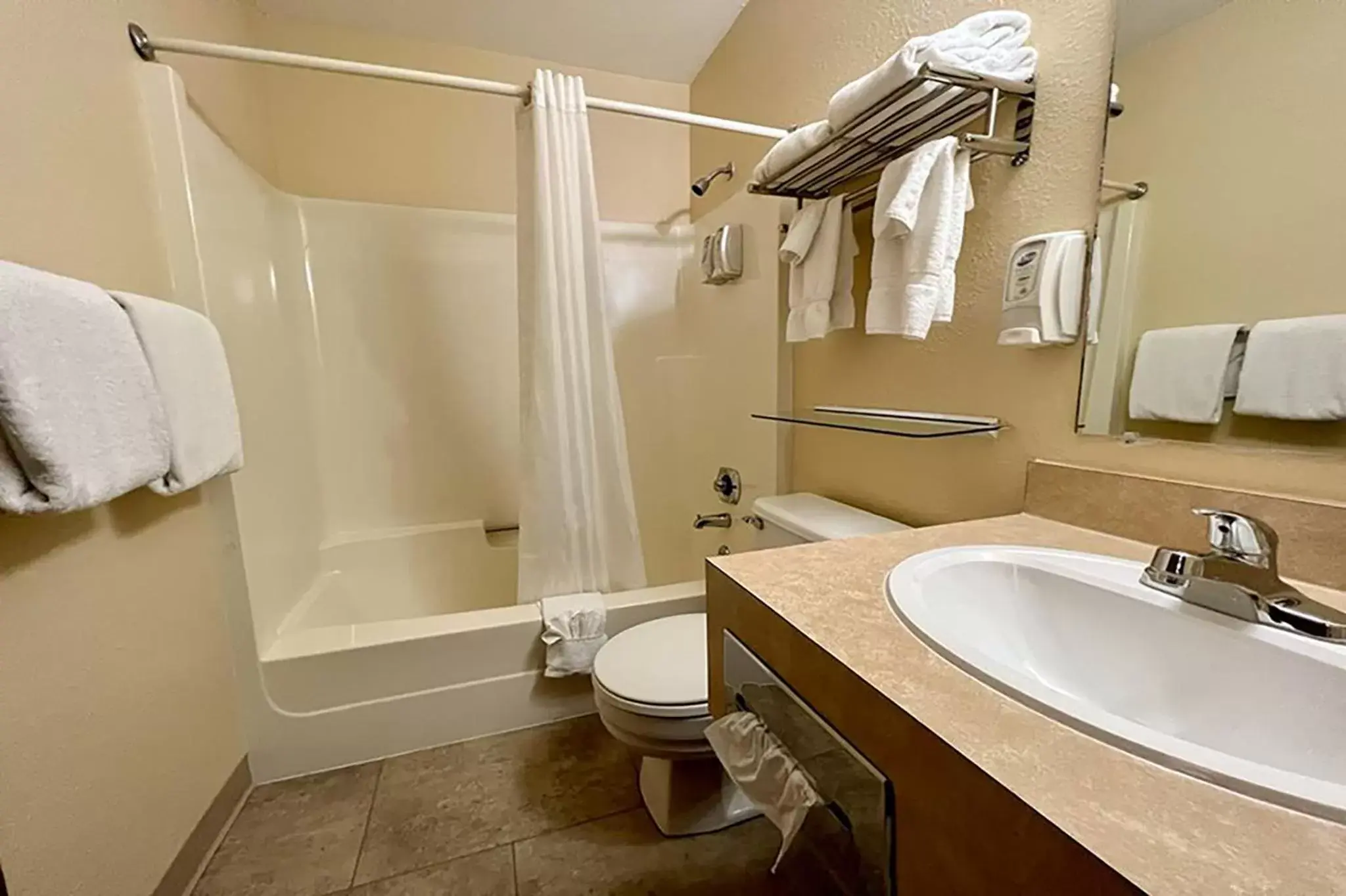 Bathroom in Beartooth Hideaway Inn & Cabins