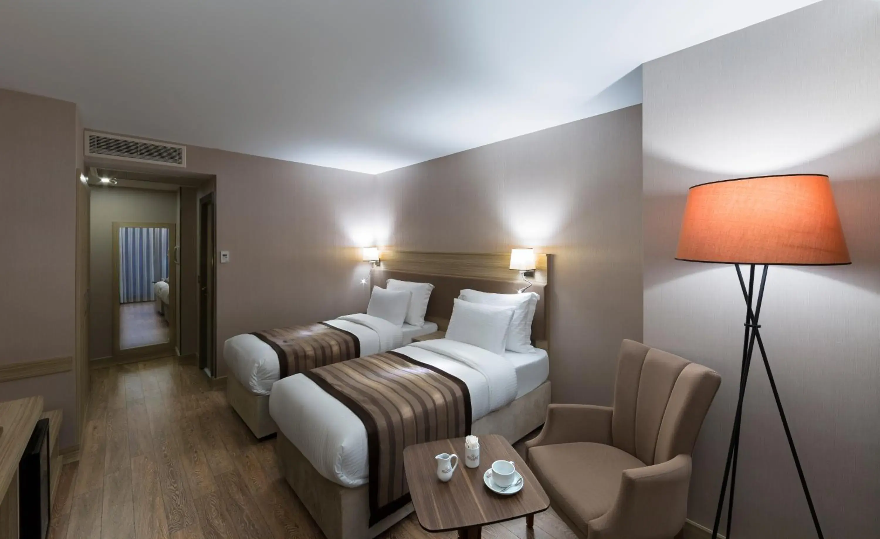 Photo of the whole room, Bed in Regard Hotel Photo of the whole room, Bed in Regard Hotel