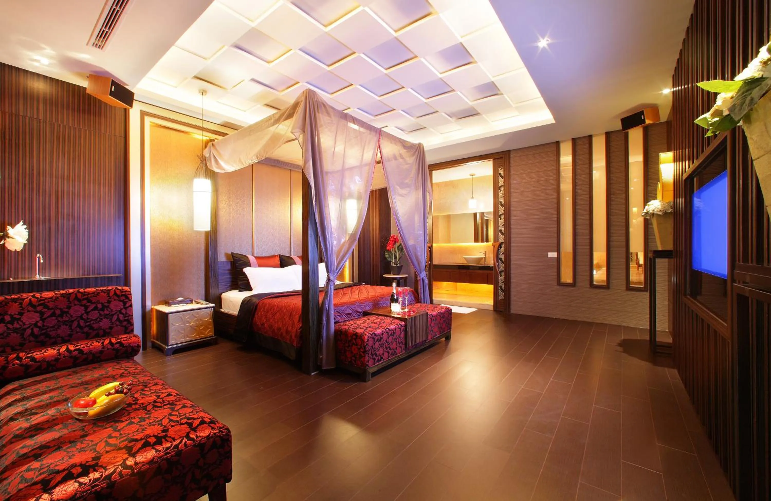 Photo of the whole room, Bed in Dongfeng Motel