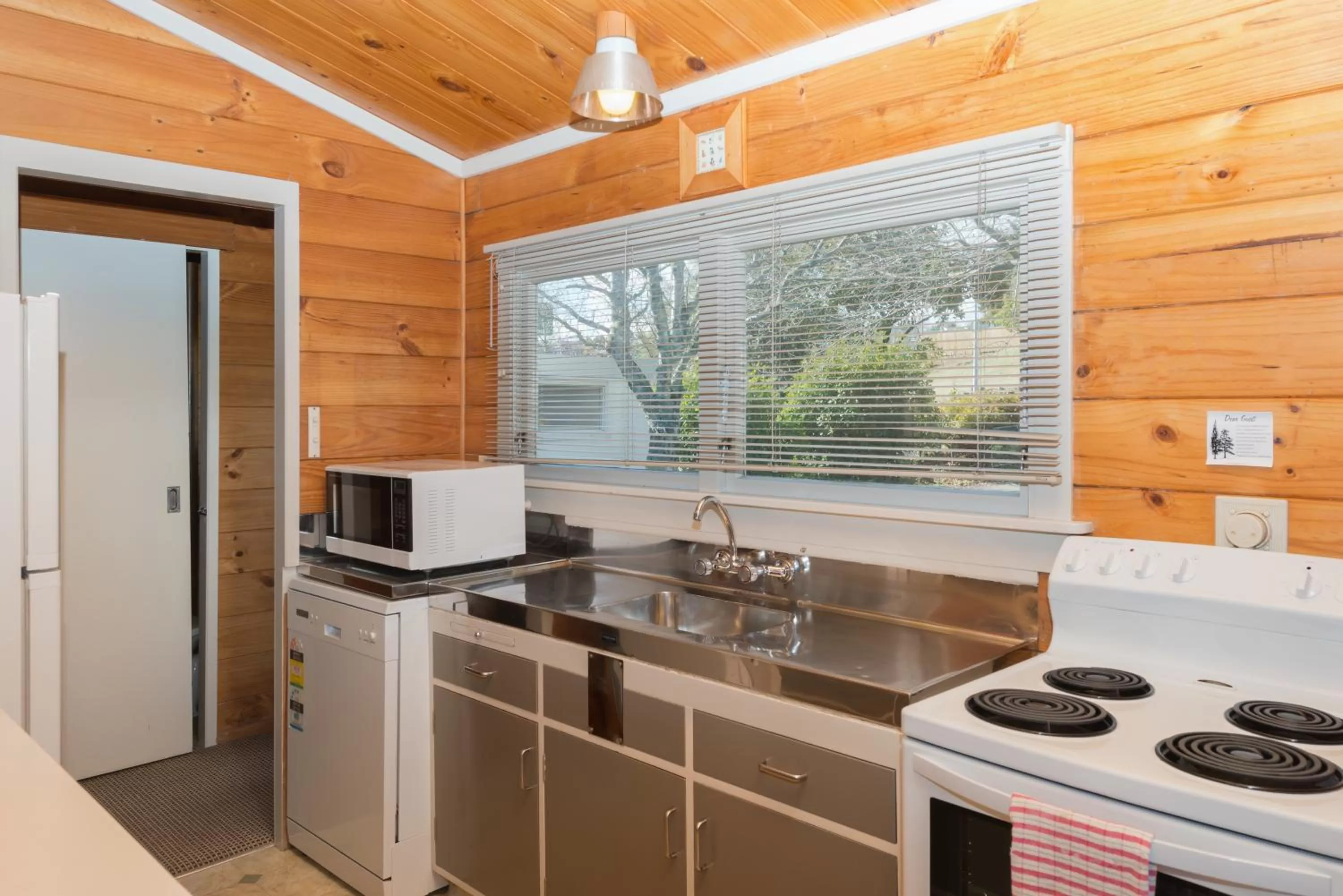 Kitchen or kitchenette in Oasis Beach Motel