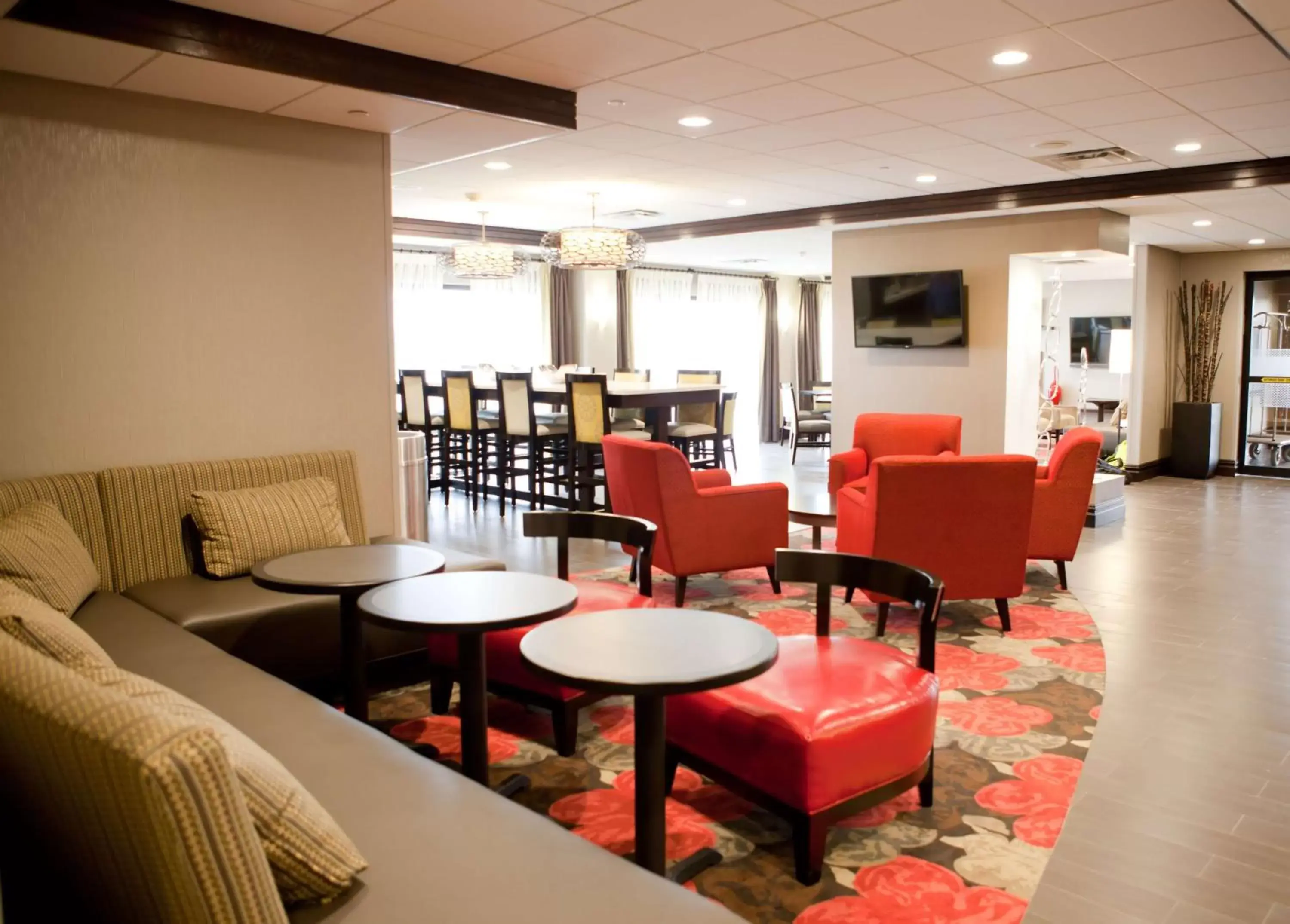 Lobby or reception, Lounge/Bar in Hampton Inn Ridgefield Park