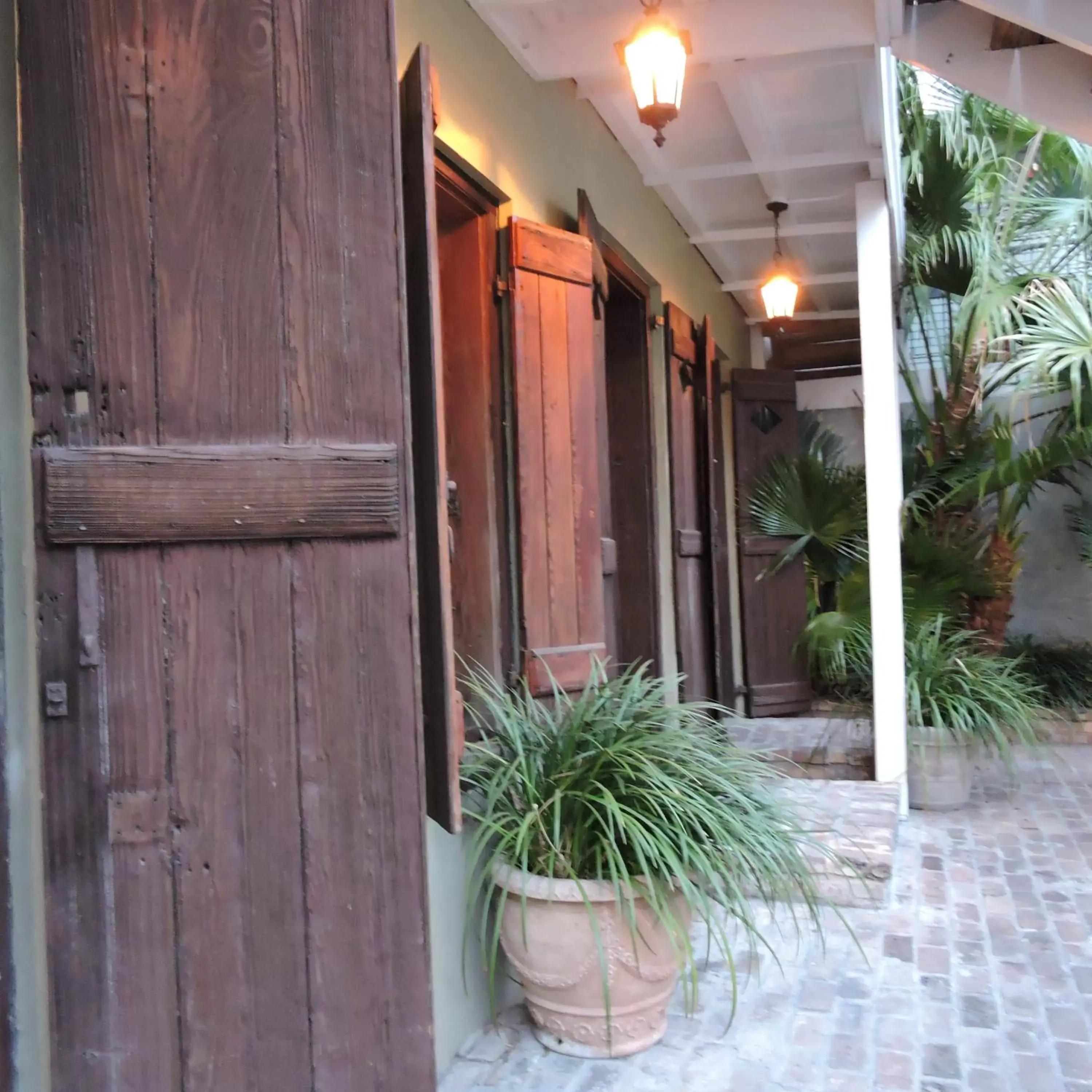 Facade/entrance in French Quarter Courtyard Hotel and Suites