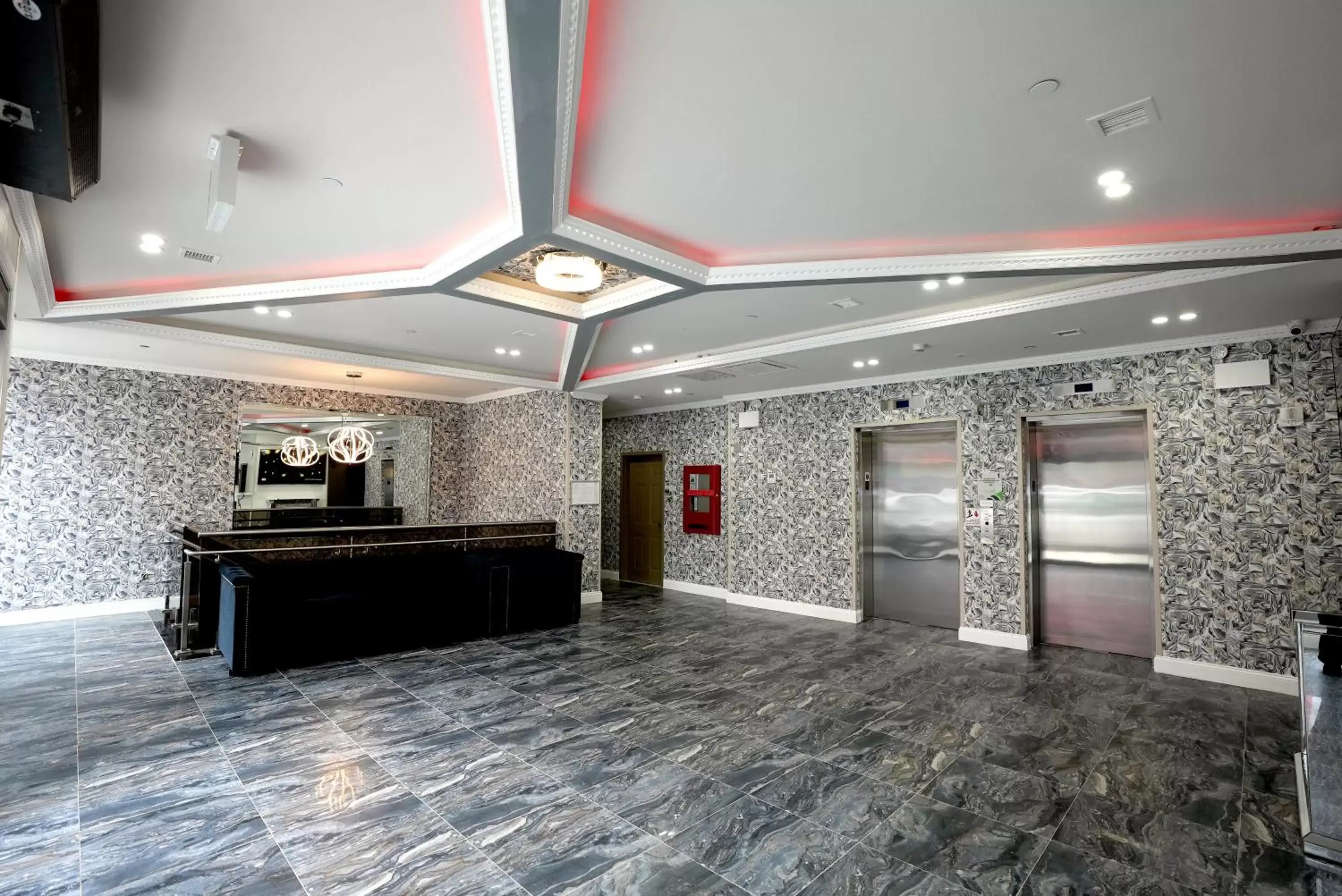Communal lounge/ TV room, Lobby/Reception in Hotel Liberty Inn & Suites-JFK Airport- La Guardia Airport
