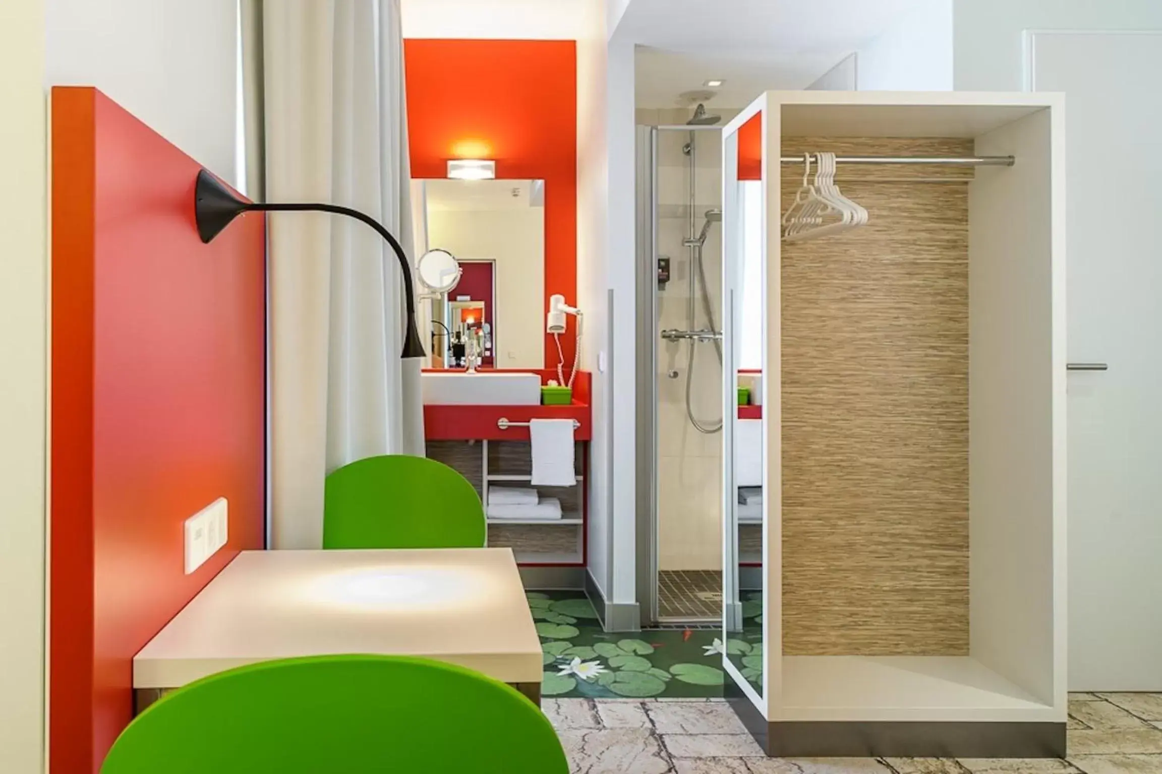 Photo of the whole room in ibis Styles Karlsruhe Ettlingen