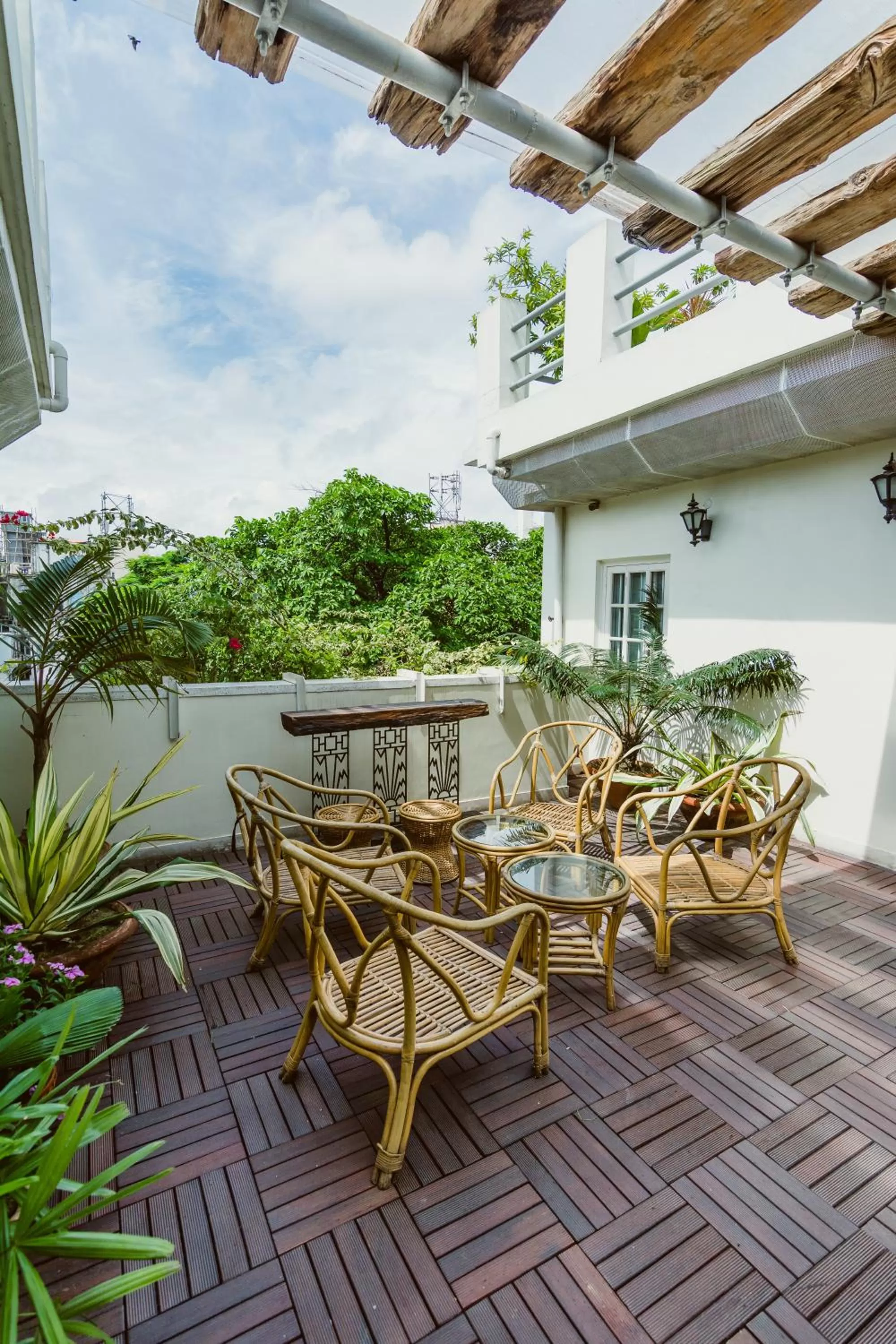 Patio in The Corner Courtyard