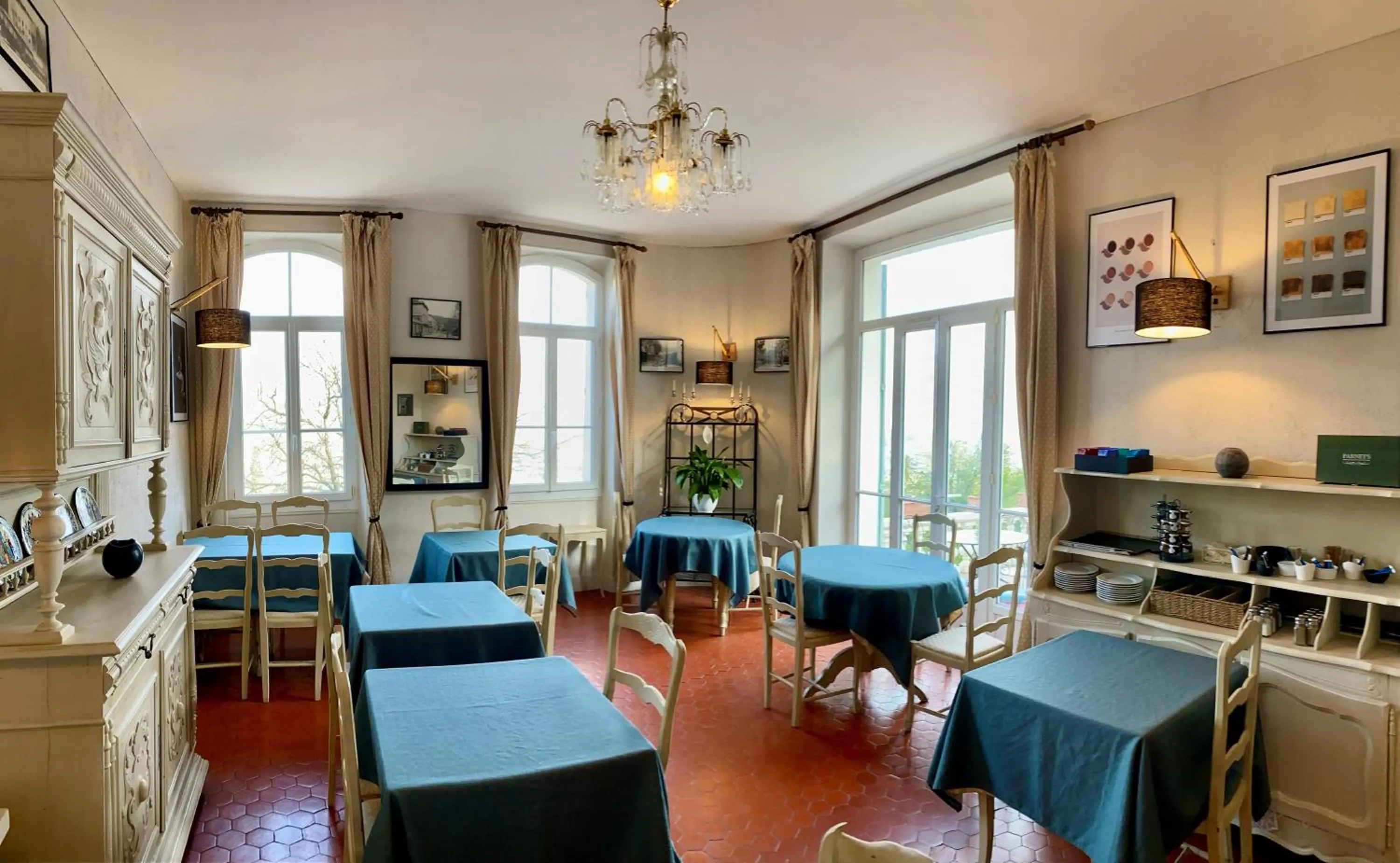 Breakfast in Logis Hôtel La Bellaudière