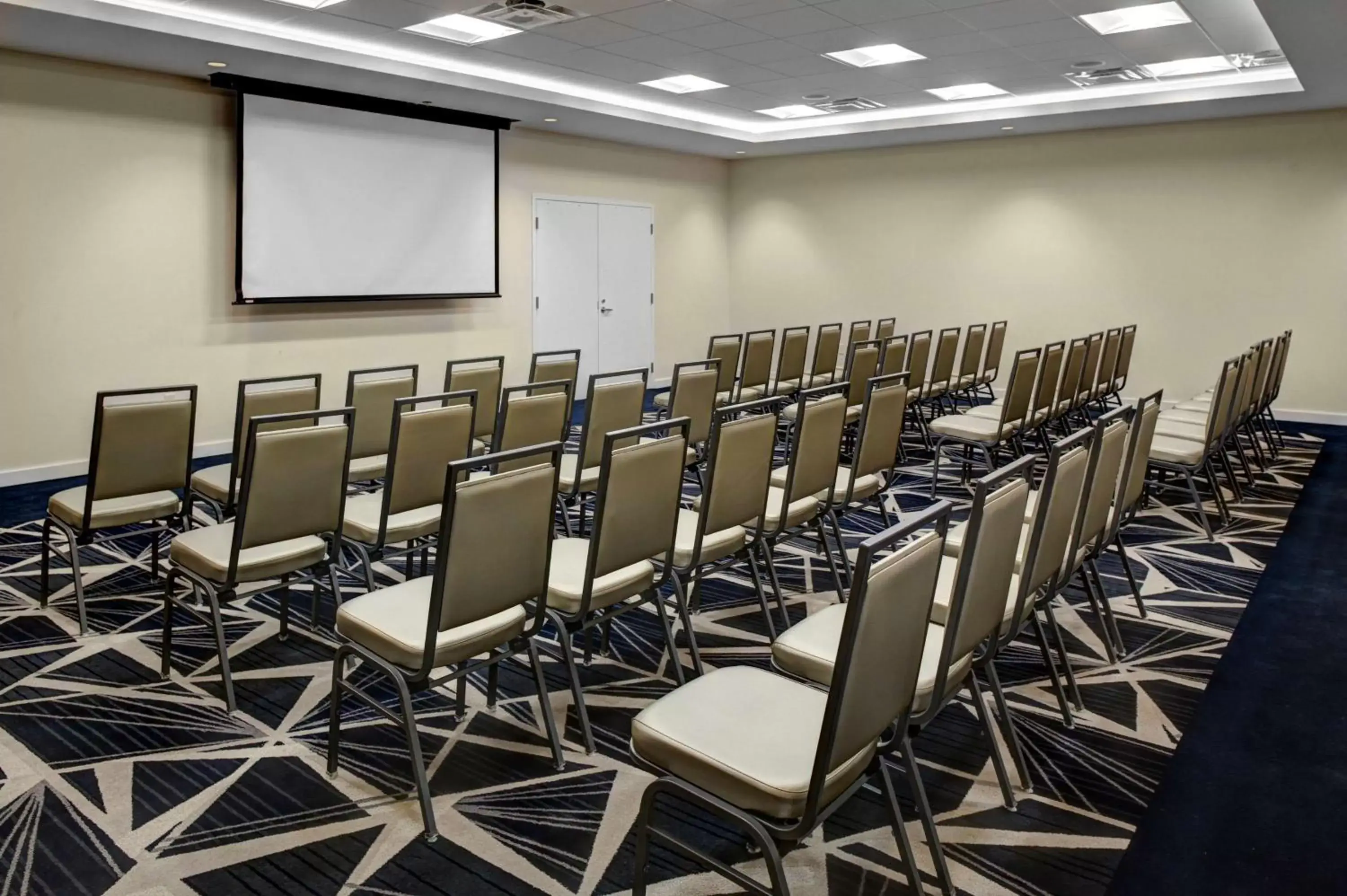 Meeting/conference room in Homewood Suites by Hilton Richmond-Downtown