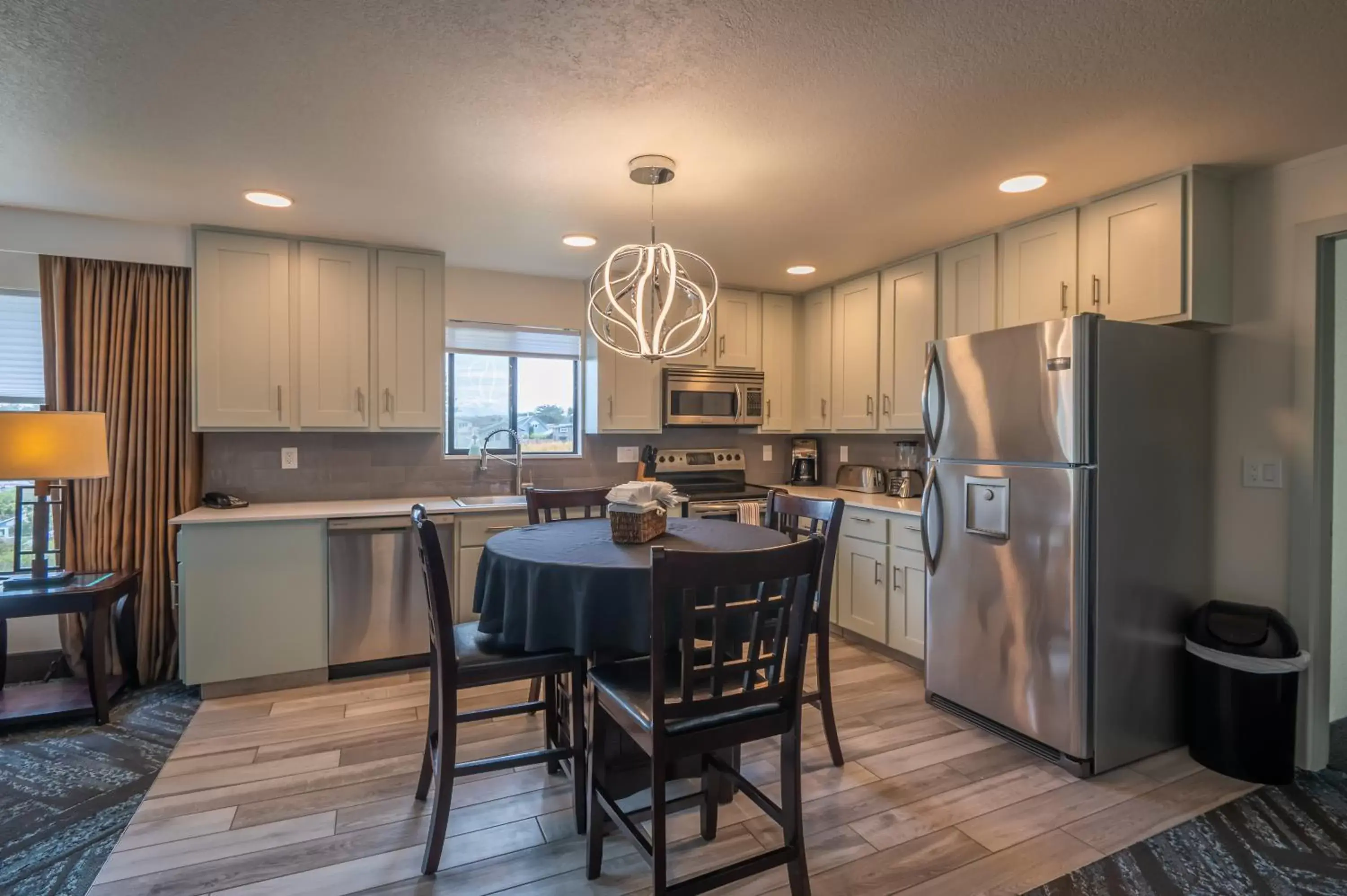 Kitchen/Kitchenette in Bandon Inn