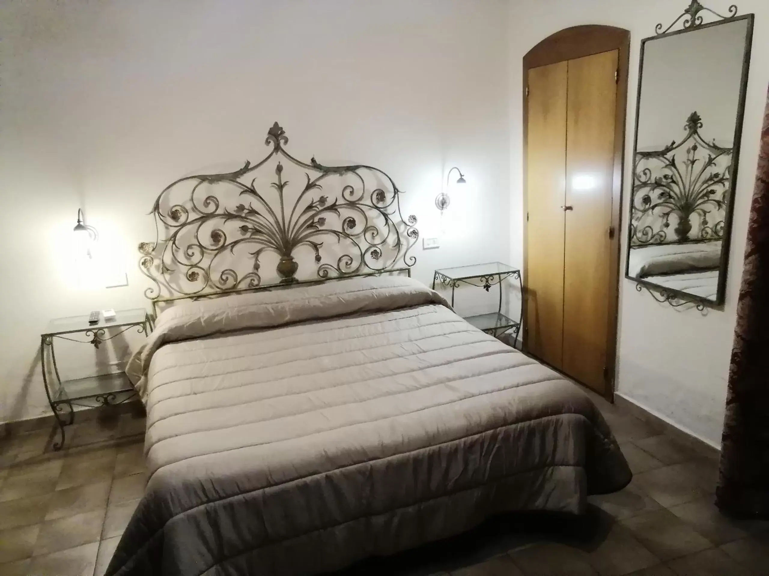 Bed in hotel de rossi