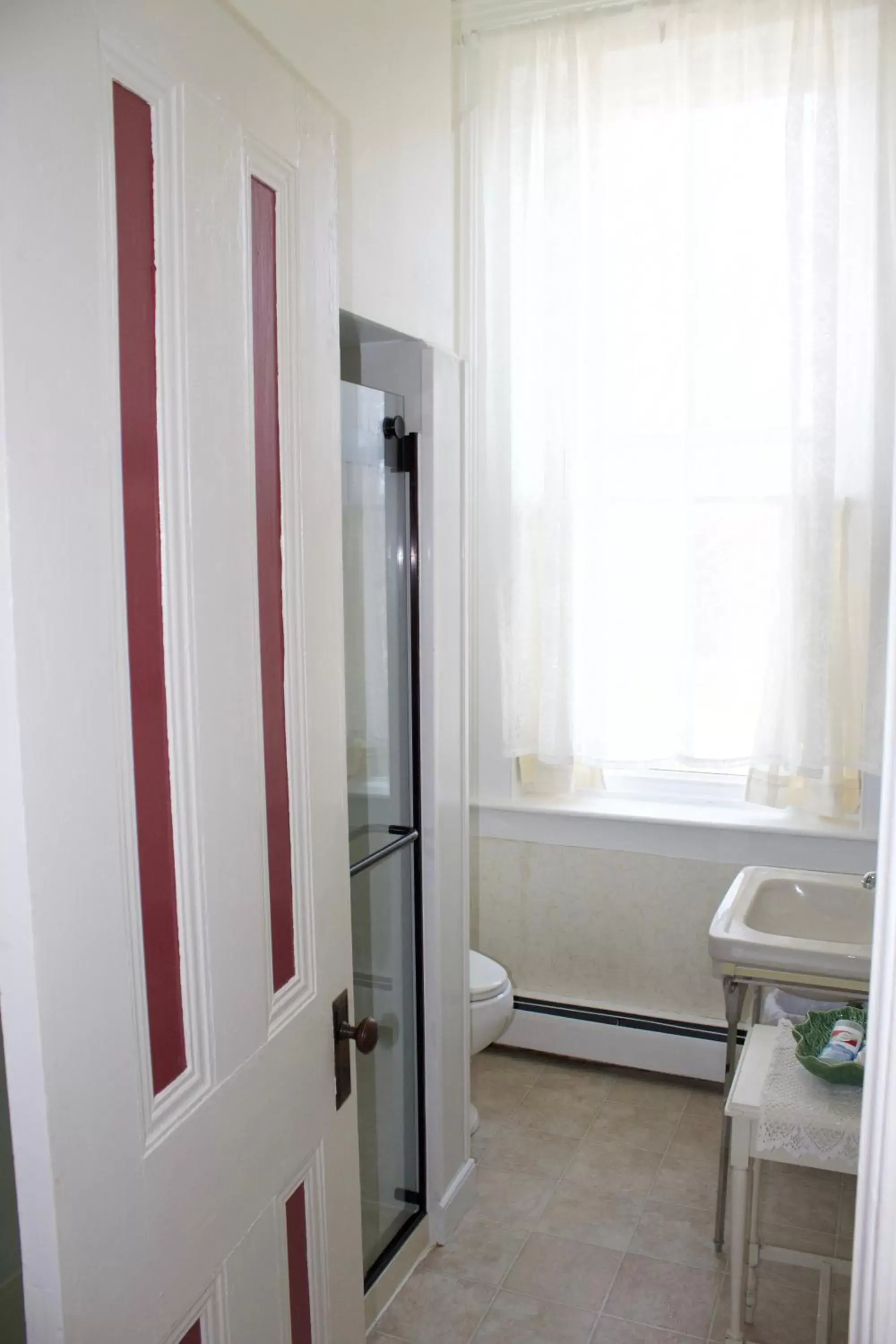 Shower, Bathroom in The Gridley Inn B&B