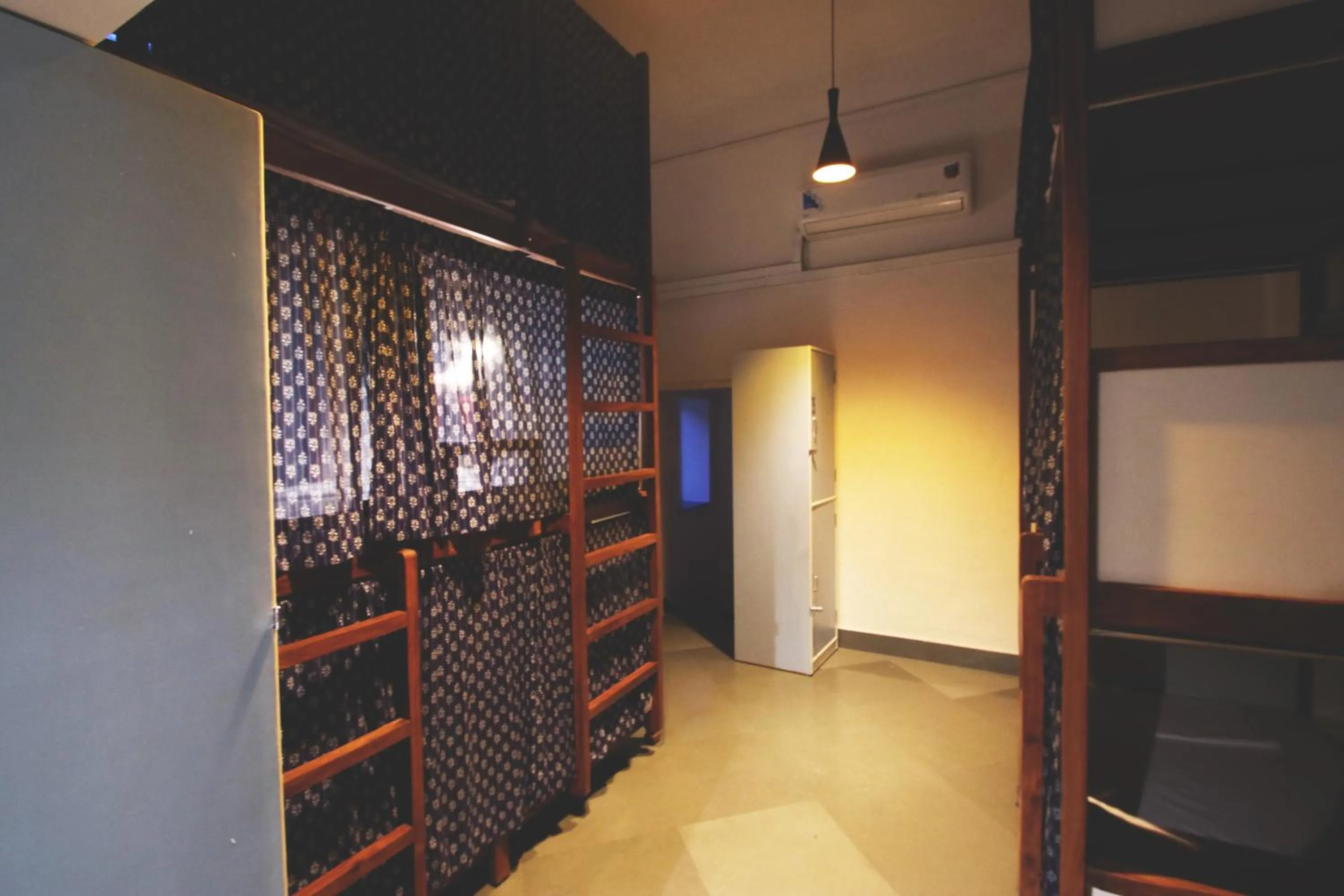 bunk bed in Jaipur Jantar Hostel