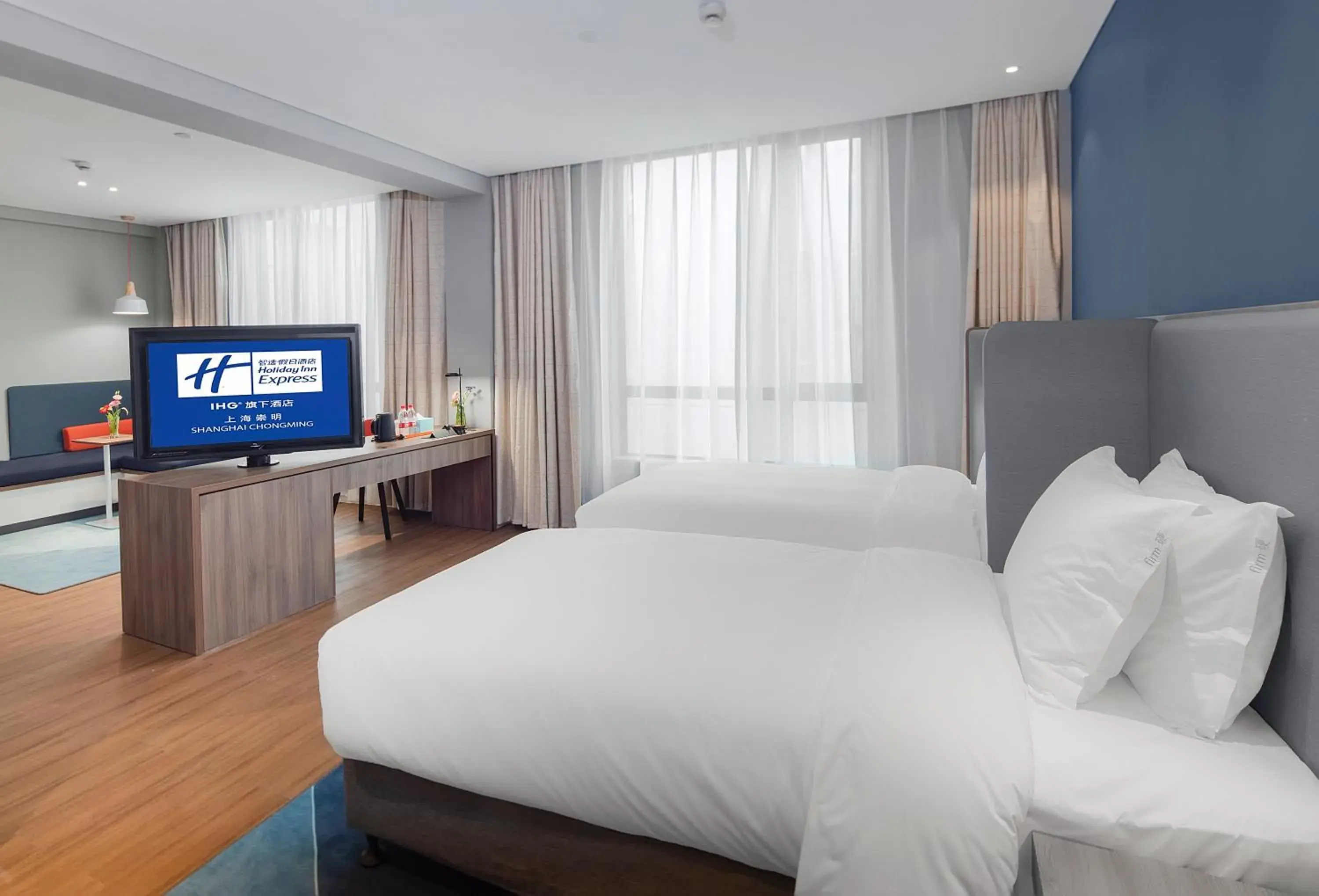 Photo of the whole room, Bed in Holiday Inn Express Shanghai Chongming, an IHG Hotel