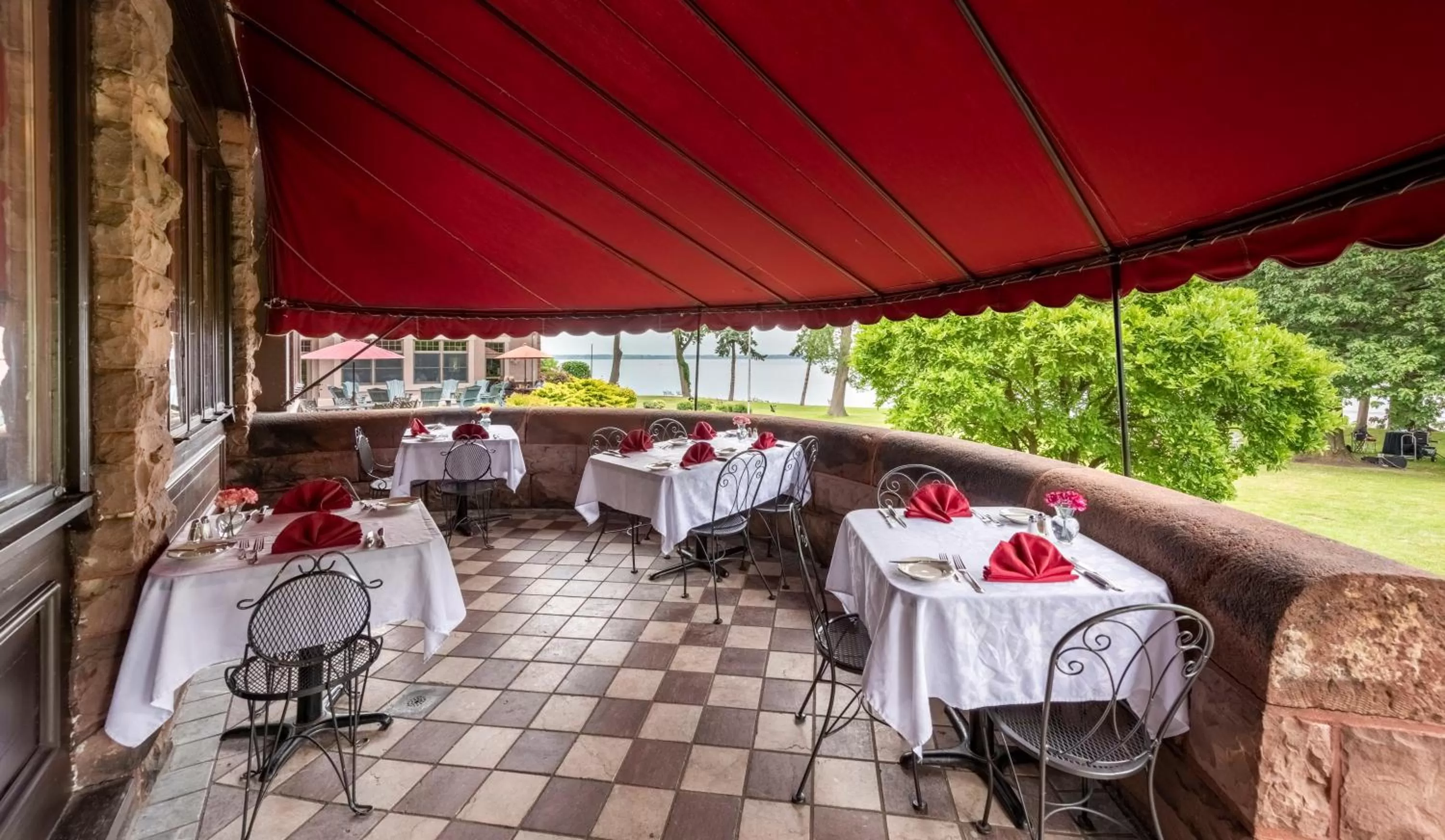 Restaurant/places to eat in Vinifera Inn