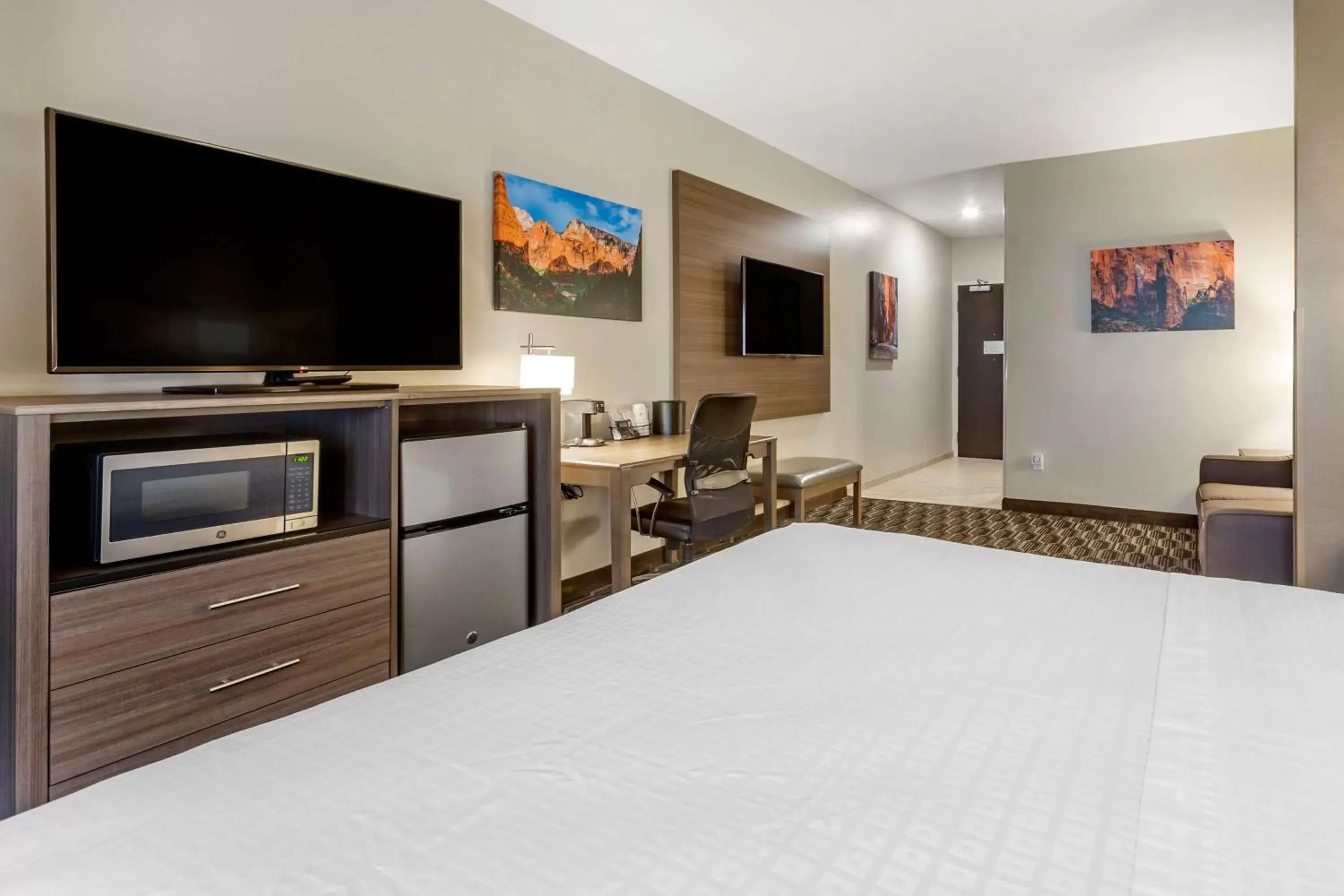 Photo of the whole room, Bed in Best Western Plus Zion Canyon Inn & Suites