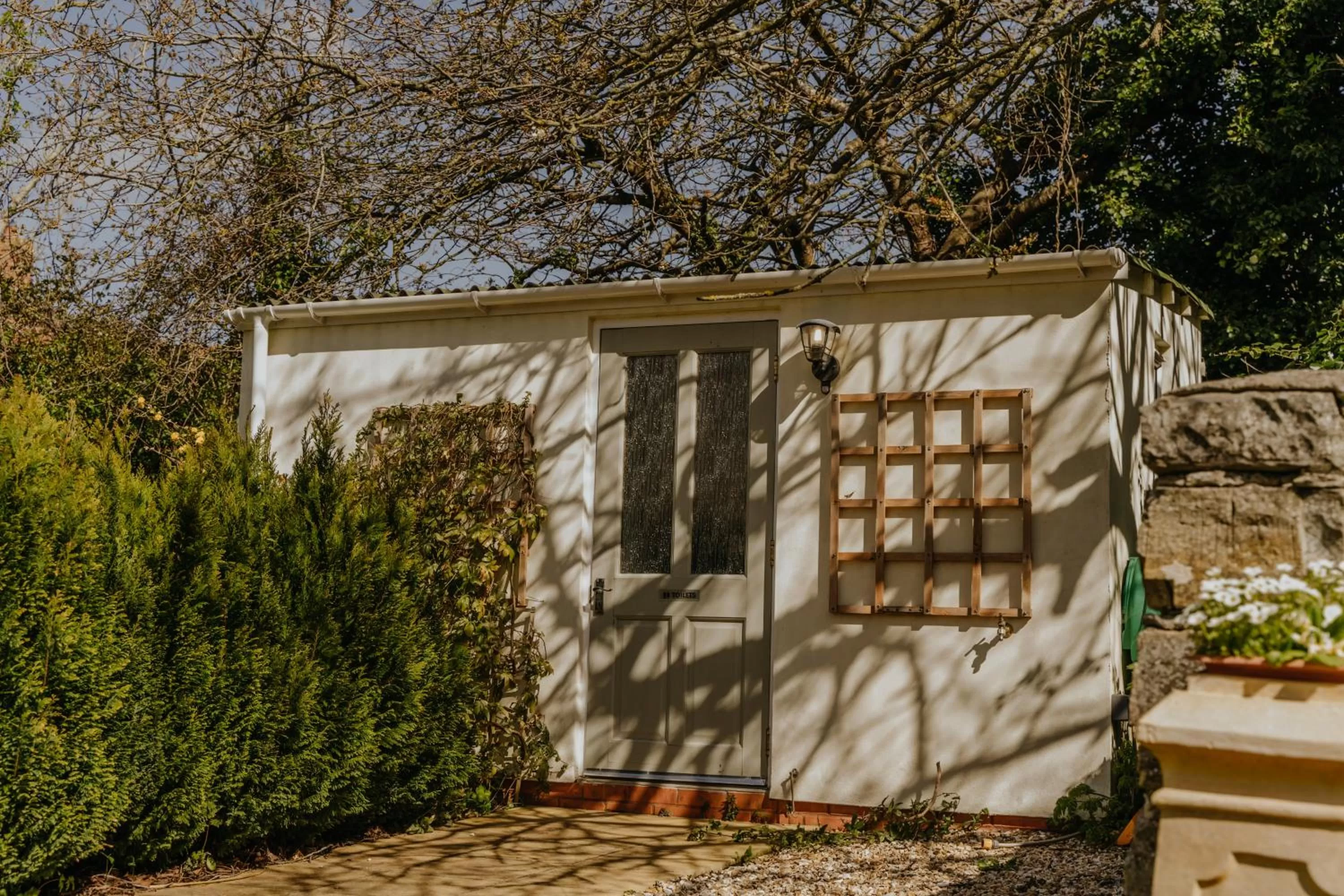 Toilet, Property Building in Little England Retreats - Cottage, Yurt and Shepherd Huts