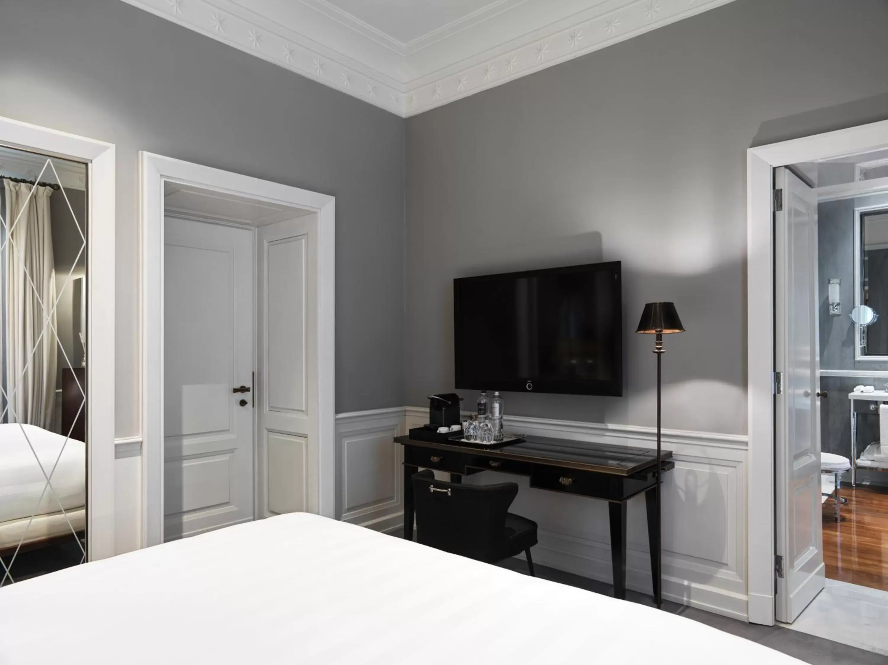 Bedroom, TV/Entertainment Center in J.K. Place Roma - The Leading Hotels of the World
