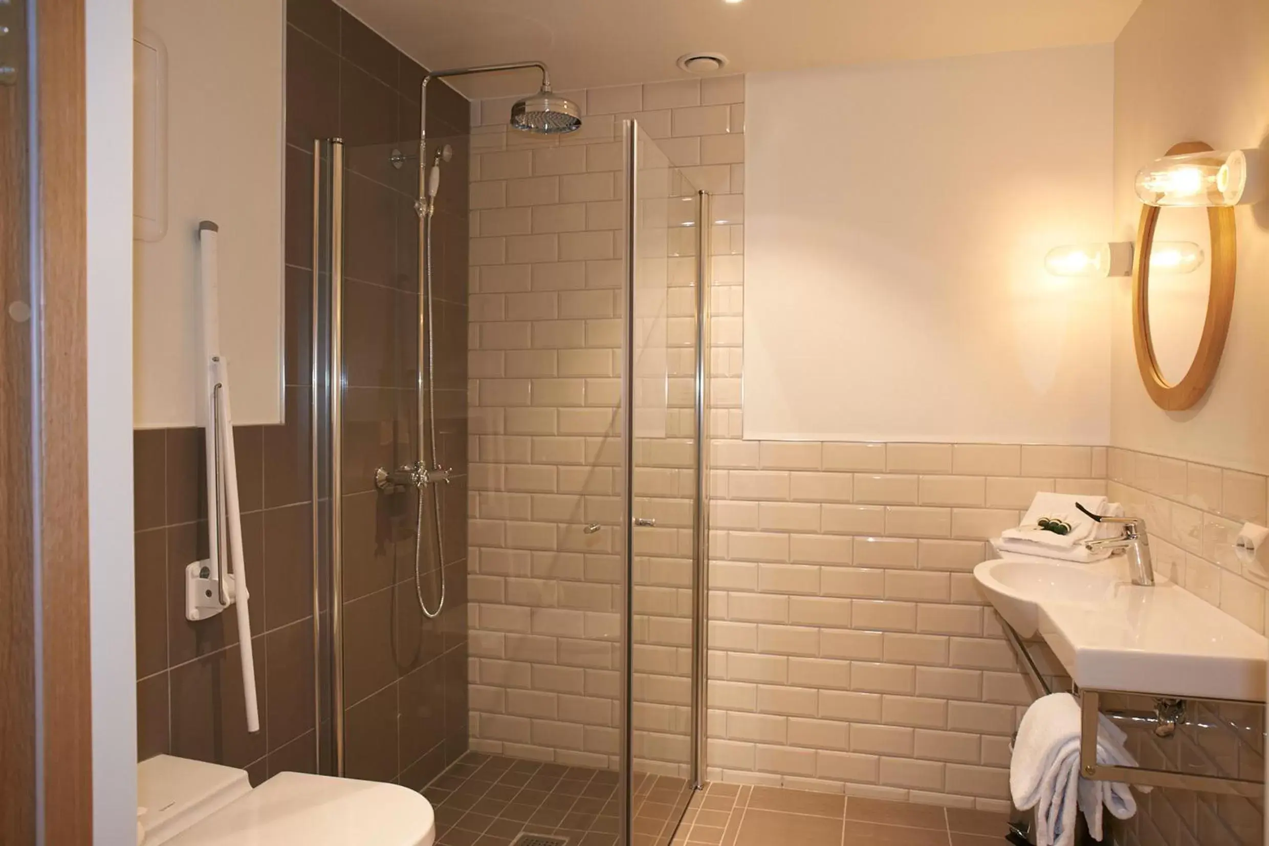 King Room - single occupancy - Disability Access in Sjømilitære Samfund King Room - single occupancy - Disability Access in Sjømilitære Samfund