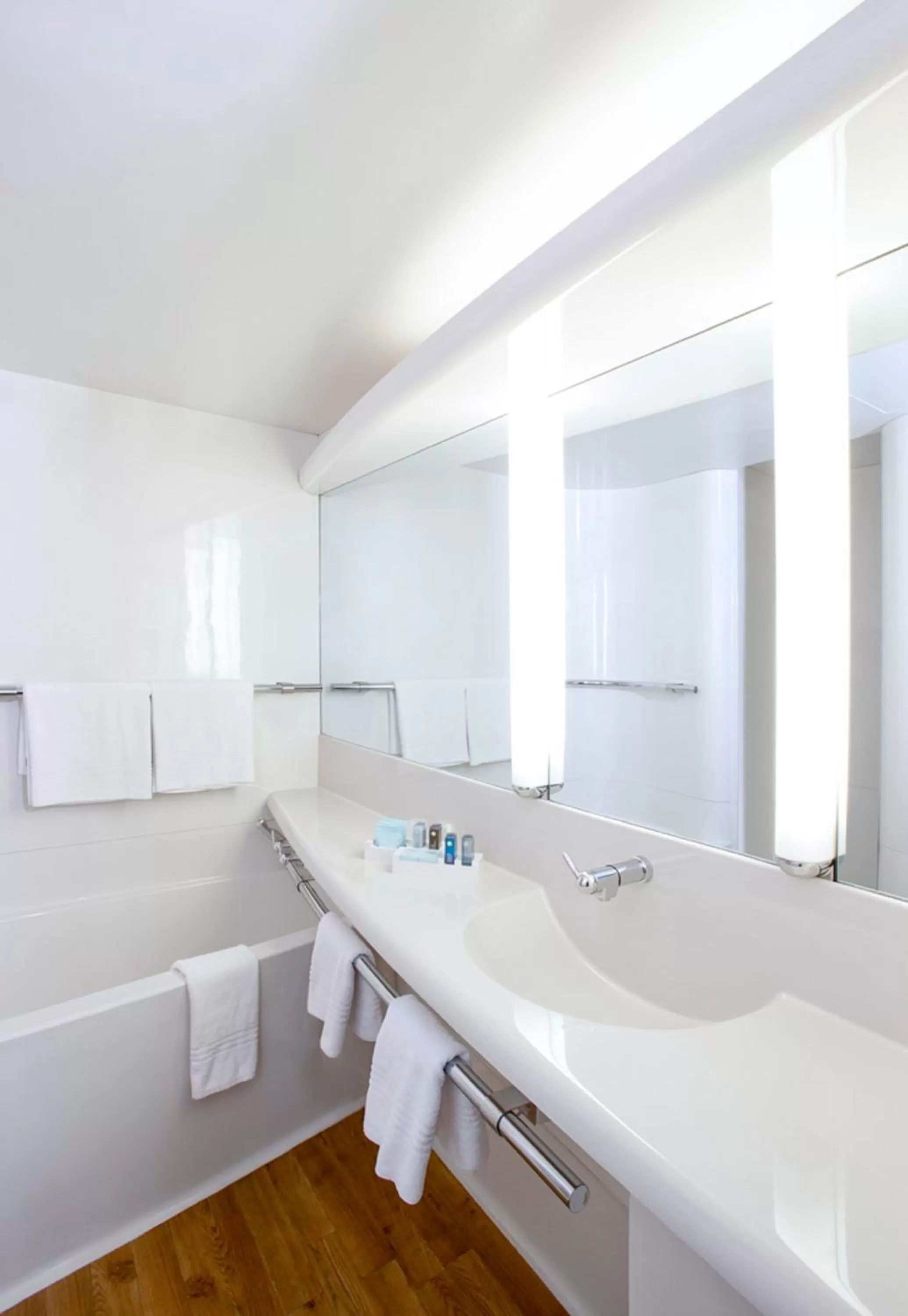 Bathroom in Novotel Paris Orly Rungis Aéroport