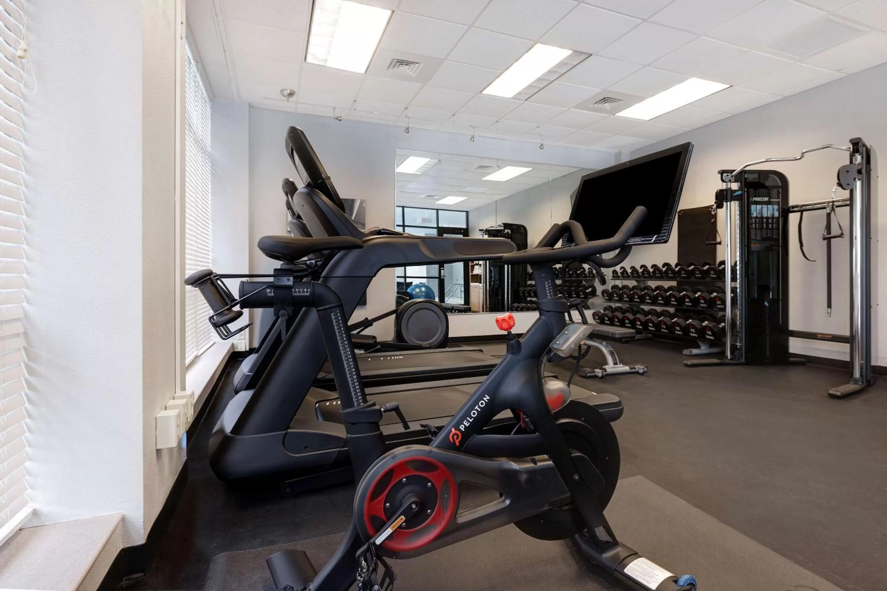 Fitness centre/facilities in DoubleTree by Hilton Davenport