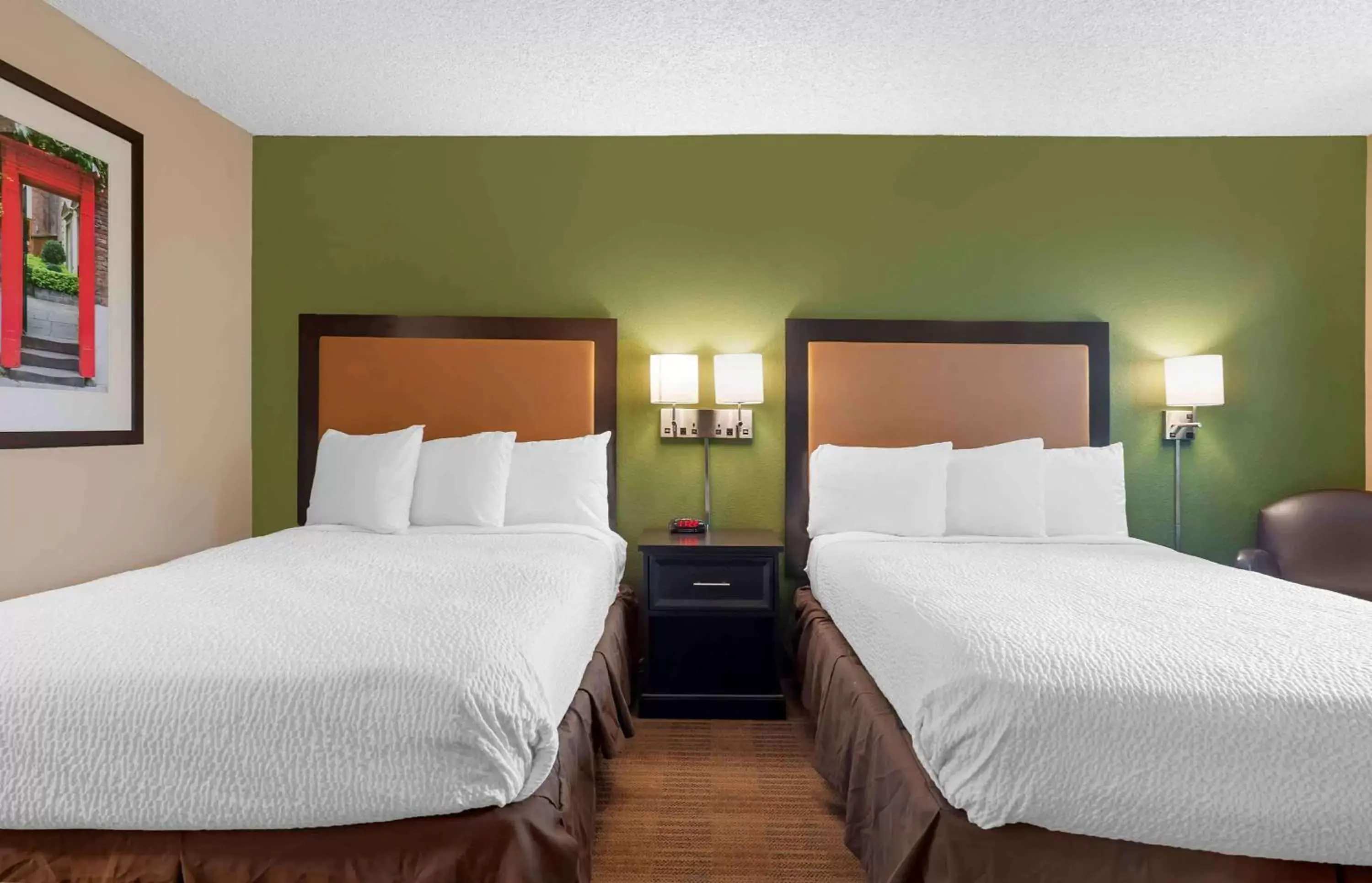 Bedroom, Bed in Extended Stay America Suites - San Diego - Oceanside