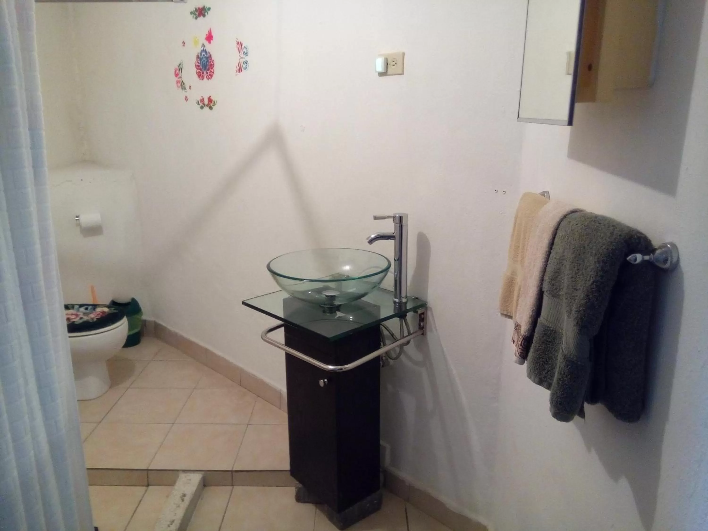 Bathroom in The Red Hut Inn