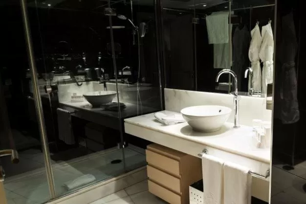 Bathroom in Nexus Valladolid Suites & Hotel