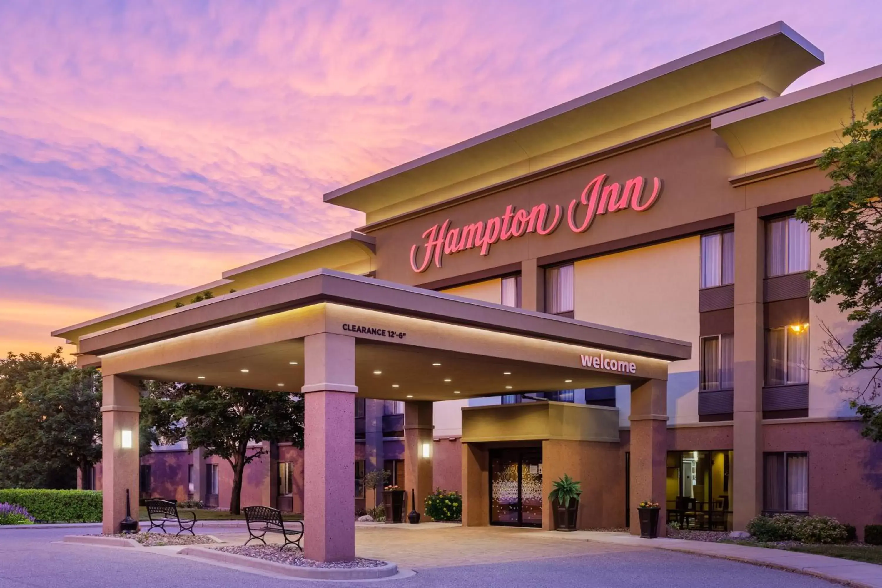 Facade/entrance in Hampton Inn Eau Claire