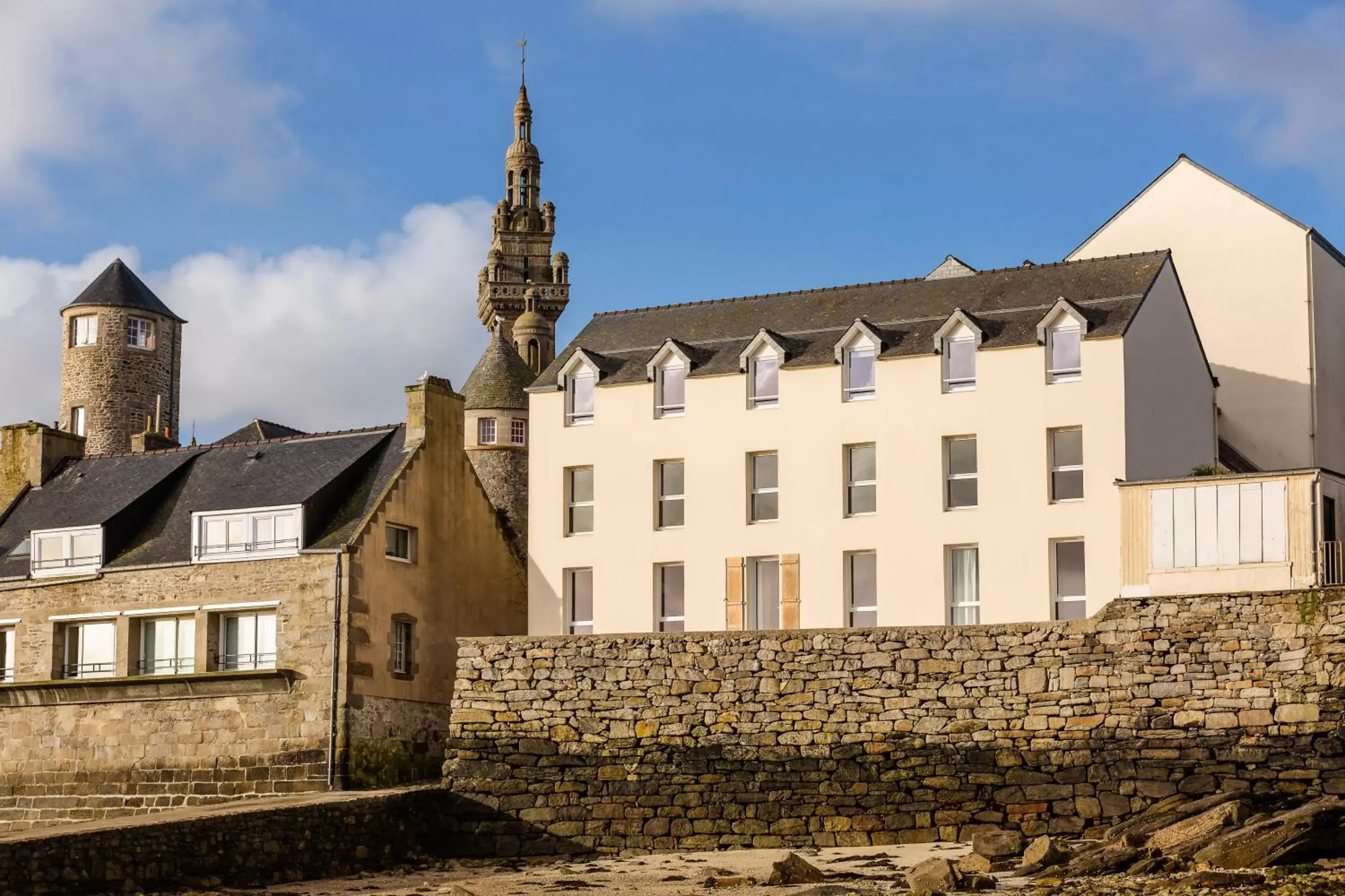 Facade/entrance in Ibis Roscoff Facade/entrance in Ibis Roscoff
