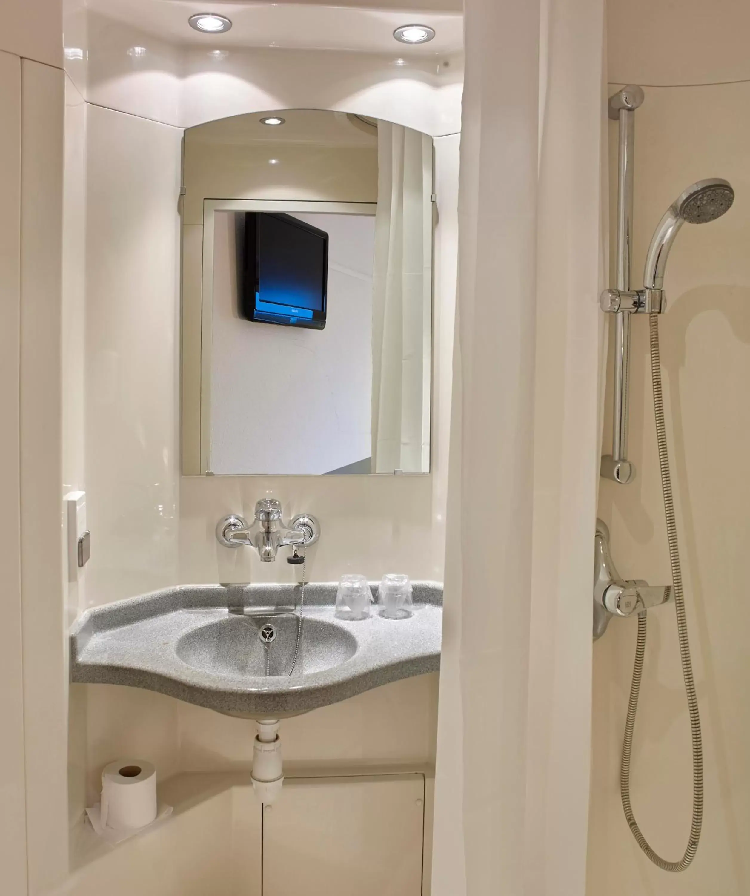 Bathroom in Premiere Classe Hotel Breda
