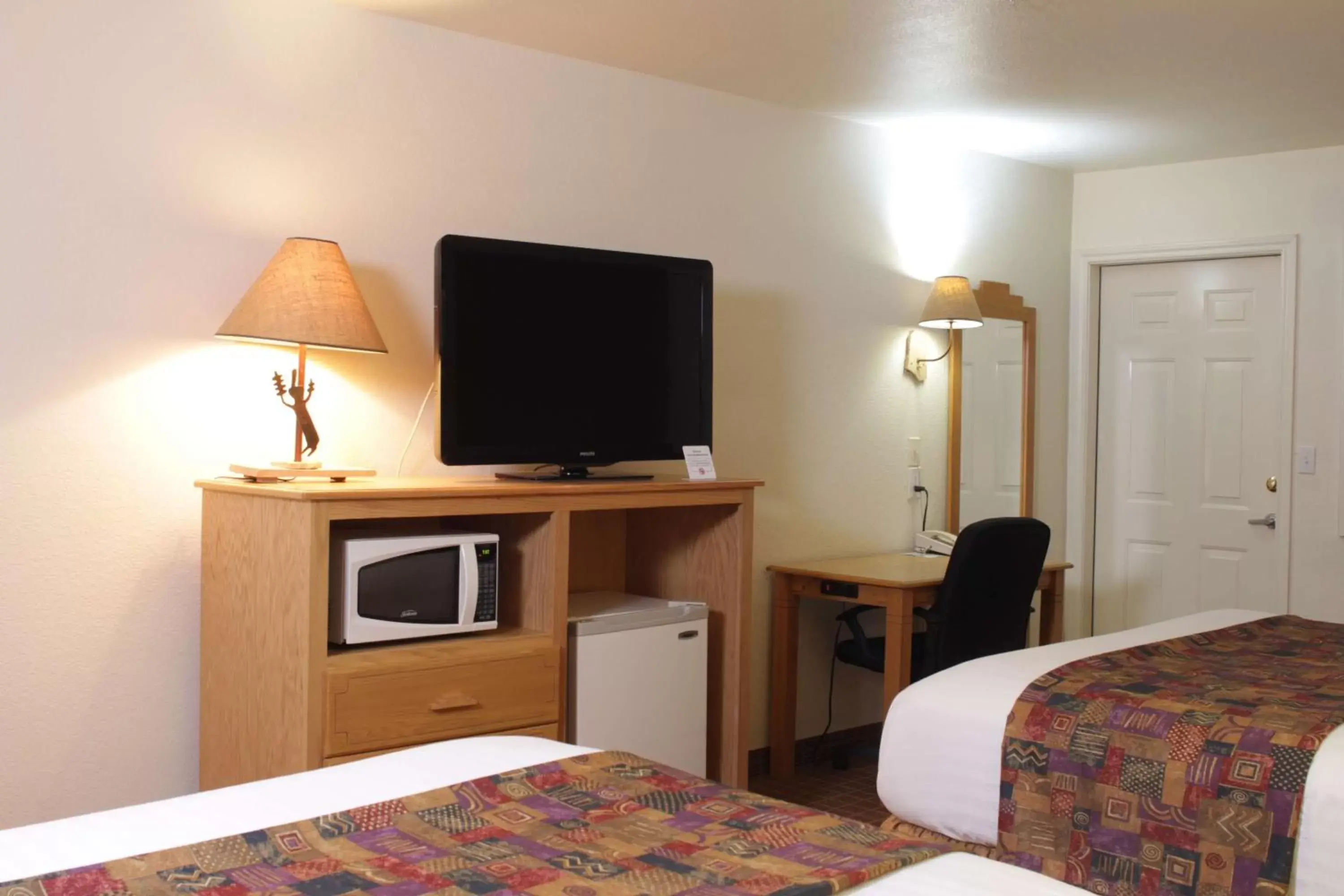 Photo of the whole room, TV/Entertainment Center in Best Western Gold Canyon Inn & Suites