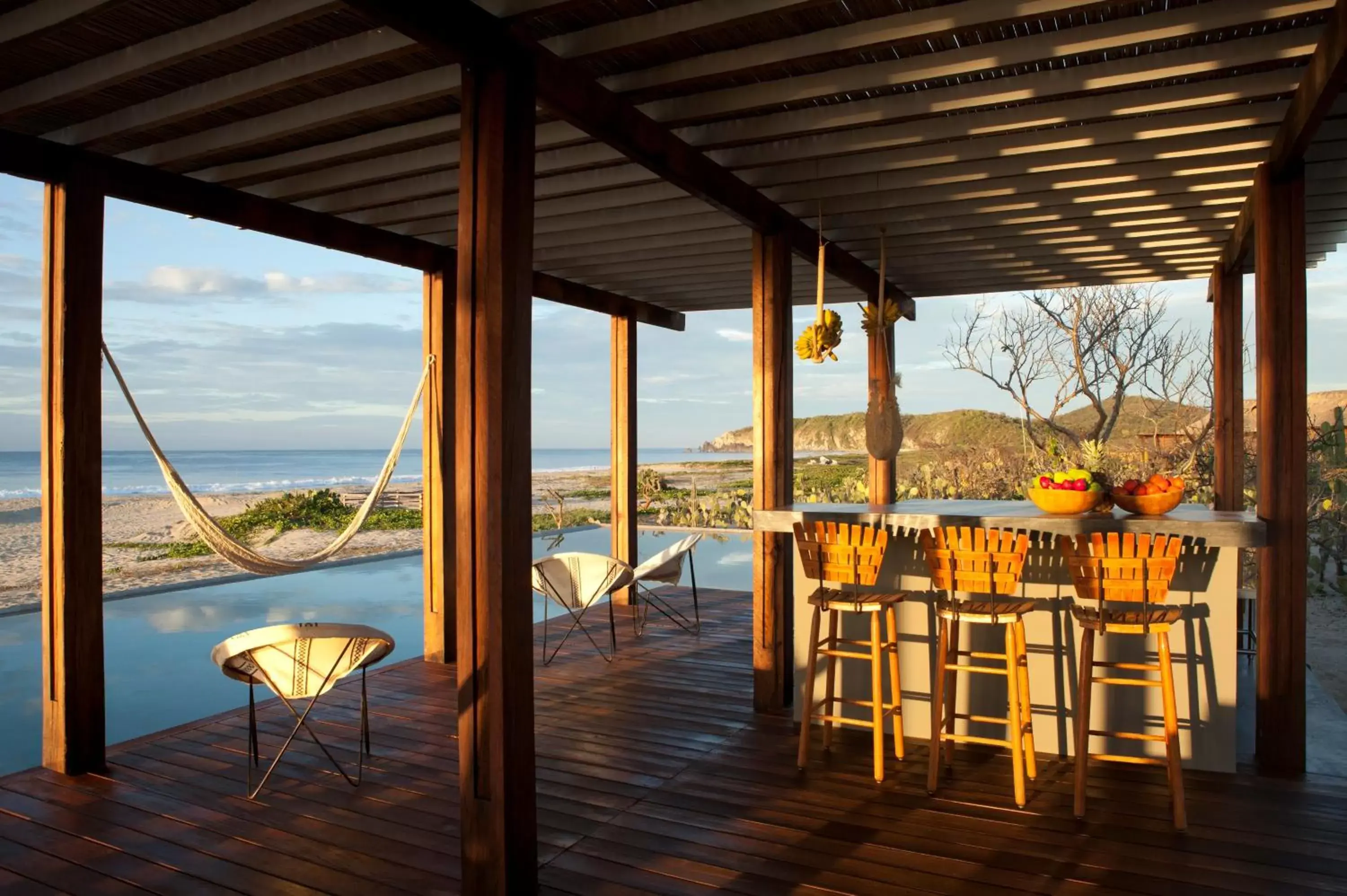 Lounge or bar in Hotel Escondido, Puerto Escondido, a Member of Design Hotels - Adults Only