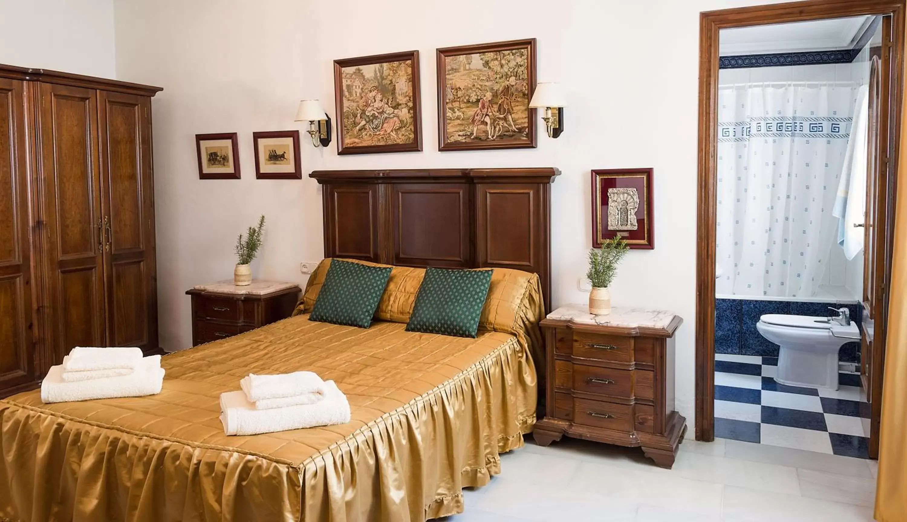 Bed in Boutique house LujoPobre