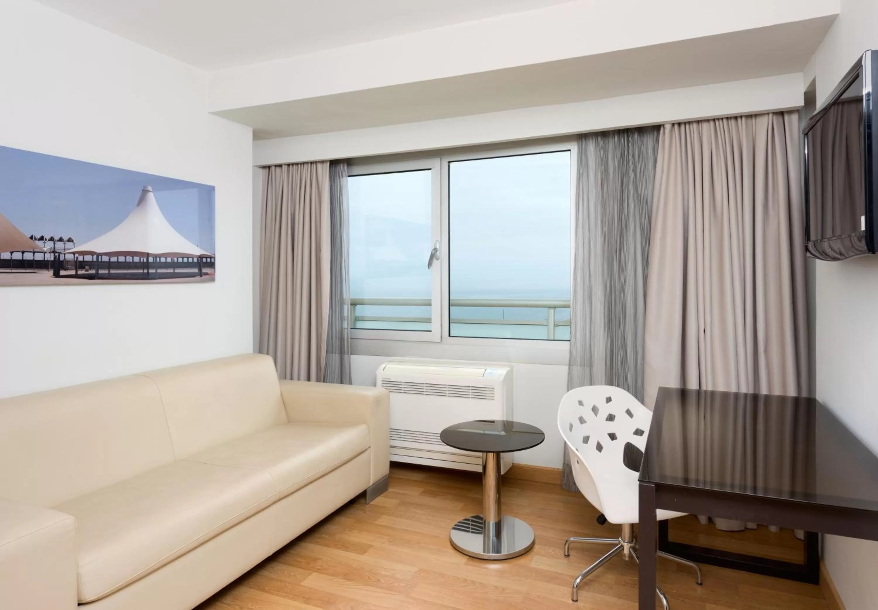 Photo of the whole room in Hotel Alicante Gran Sol, affiliated by Meliá
